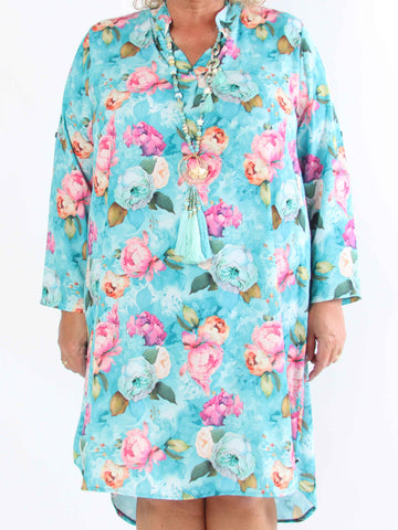 Vanesa Flower Dress - Plus size-klänning i viskos med blommiga motiv