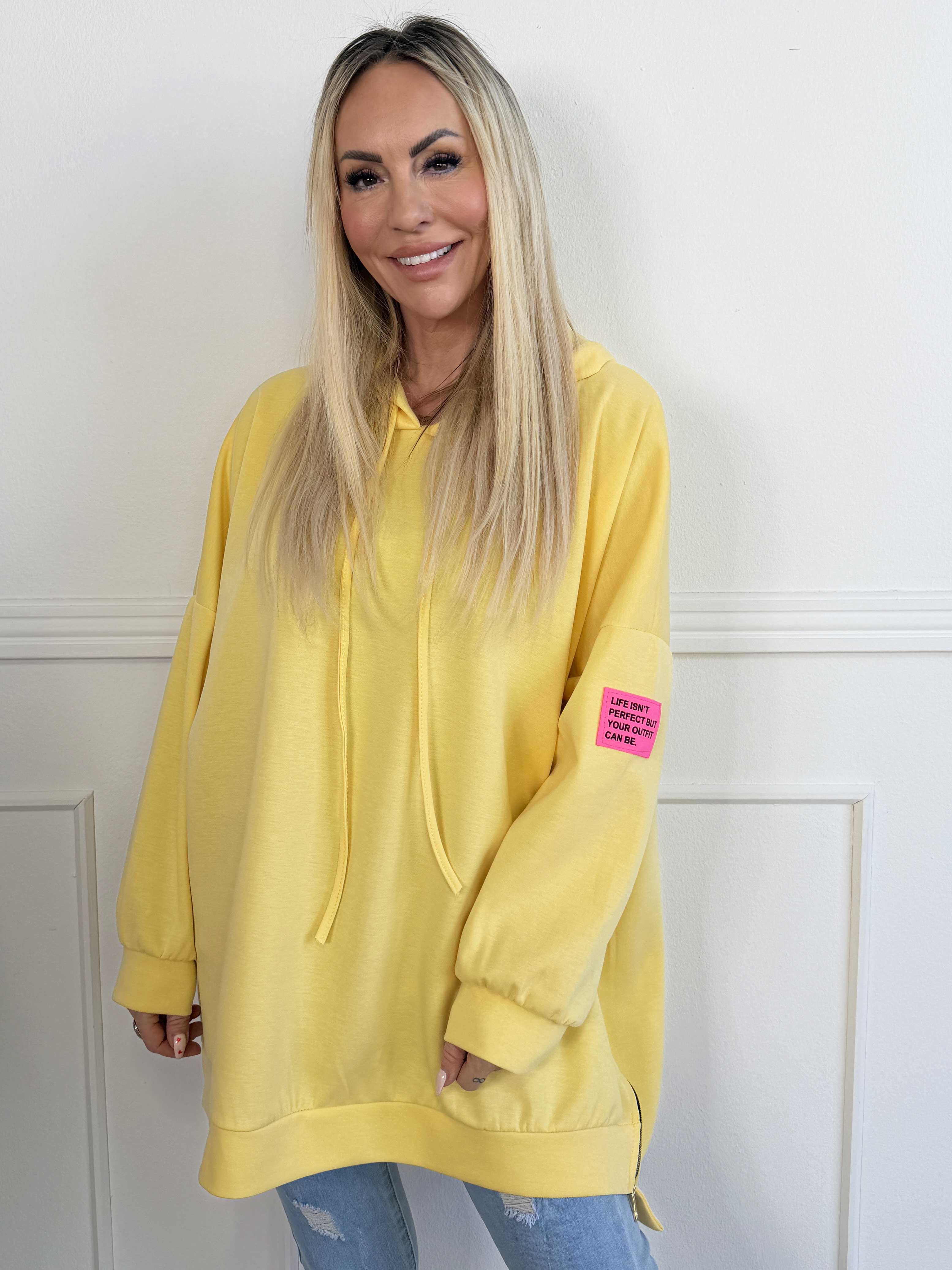 Victoria - Oversized hoodie med et pink mærke på ærmet