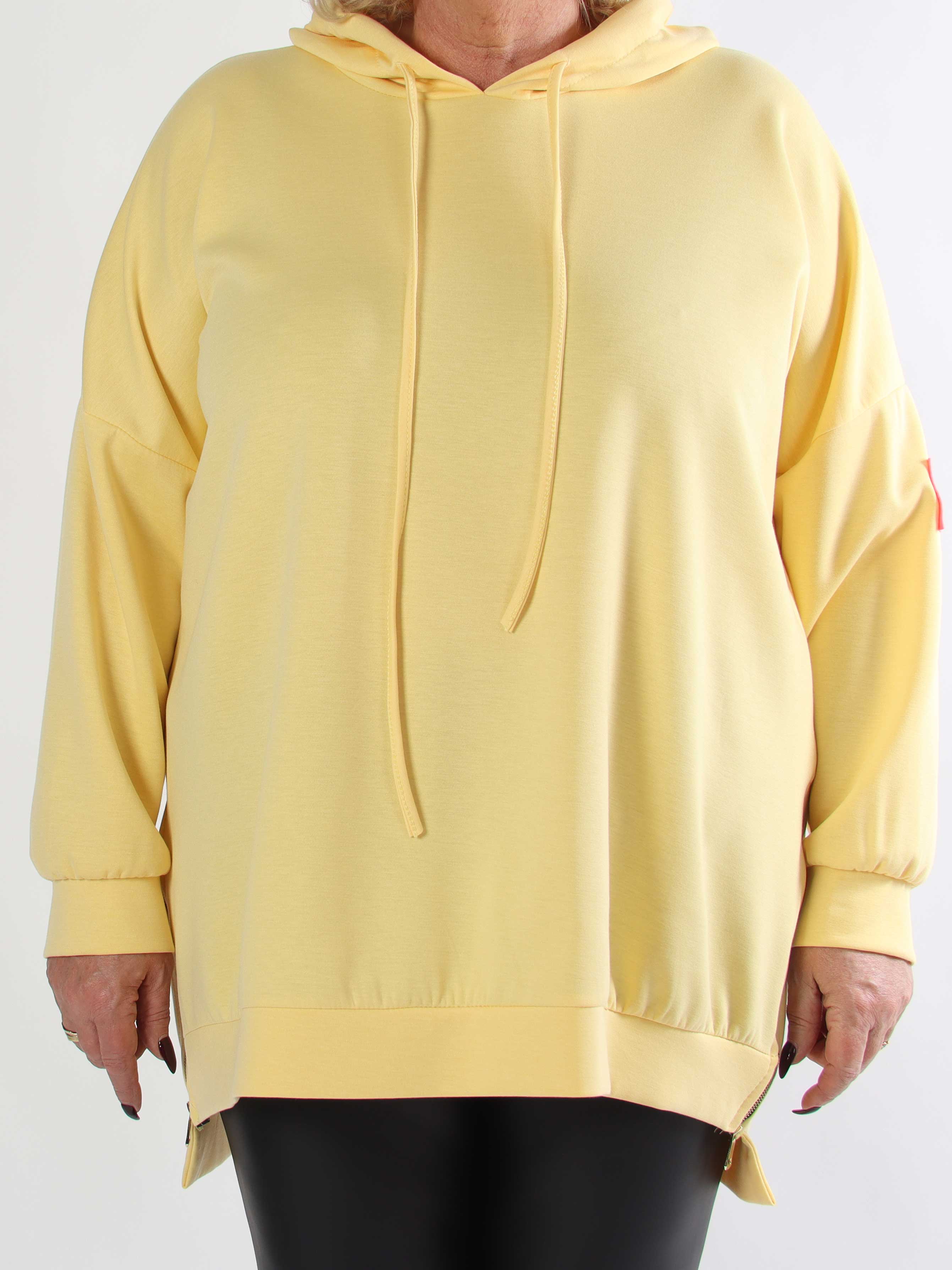 Victoria - Plus size hoodie med et pink mærke på ærmet