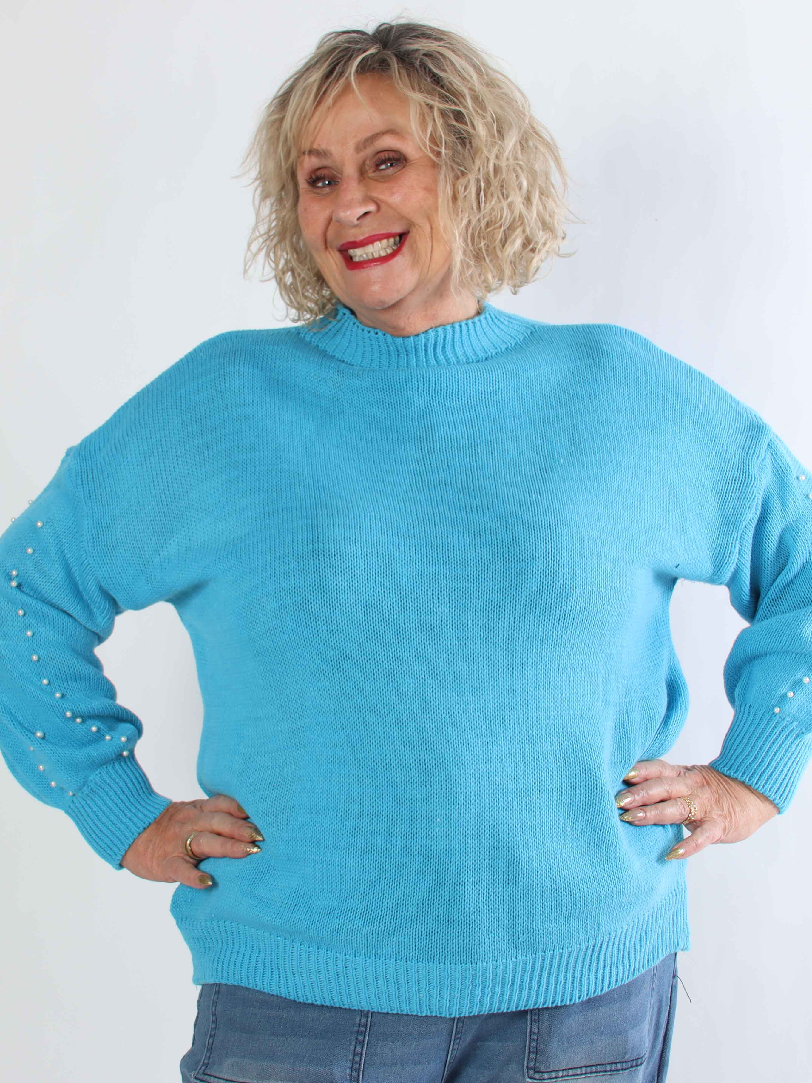 Viviane - Plus size strik detaljeret med hvide perler og ballonærmer