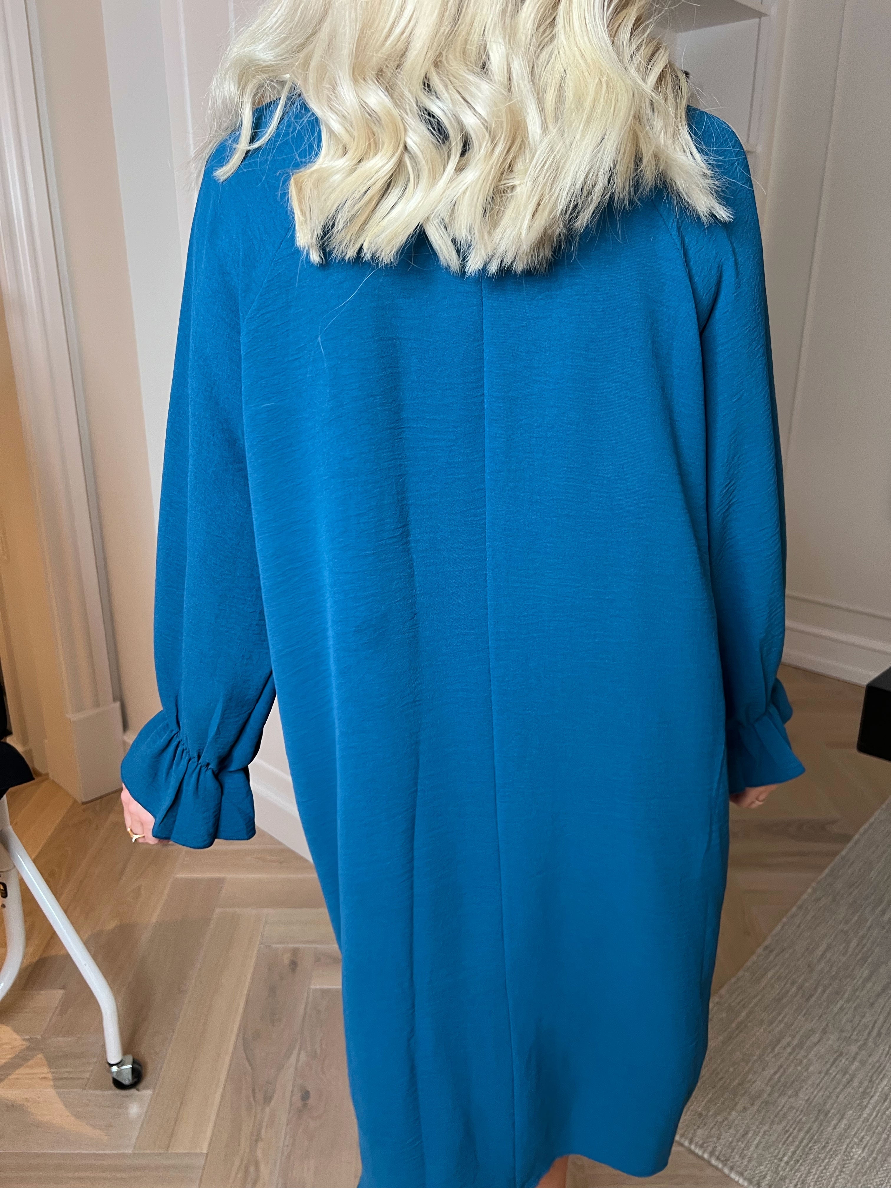 Waleria - Sød kjole i viskose med fine flæsedetaljer