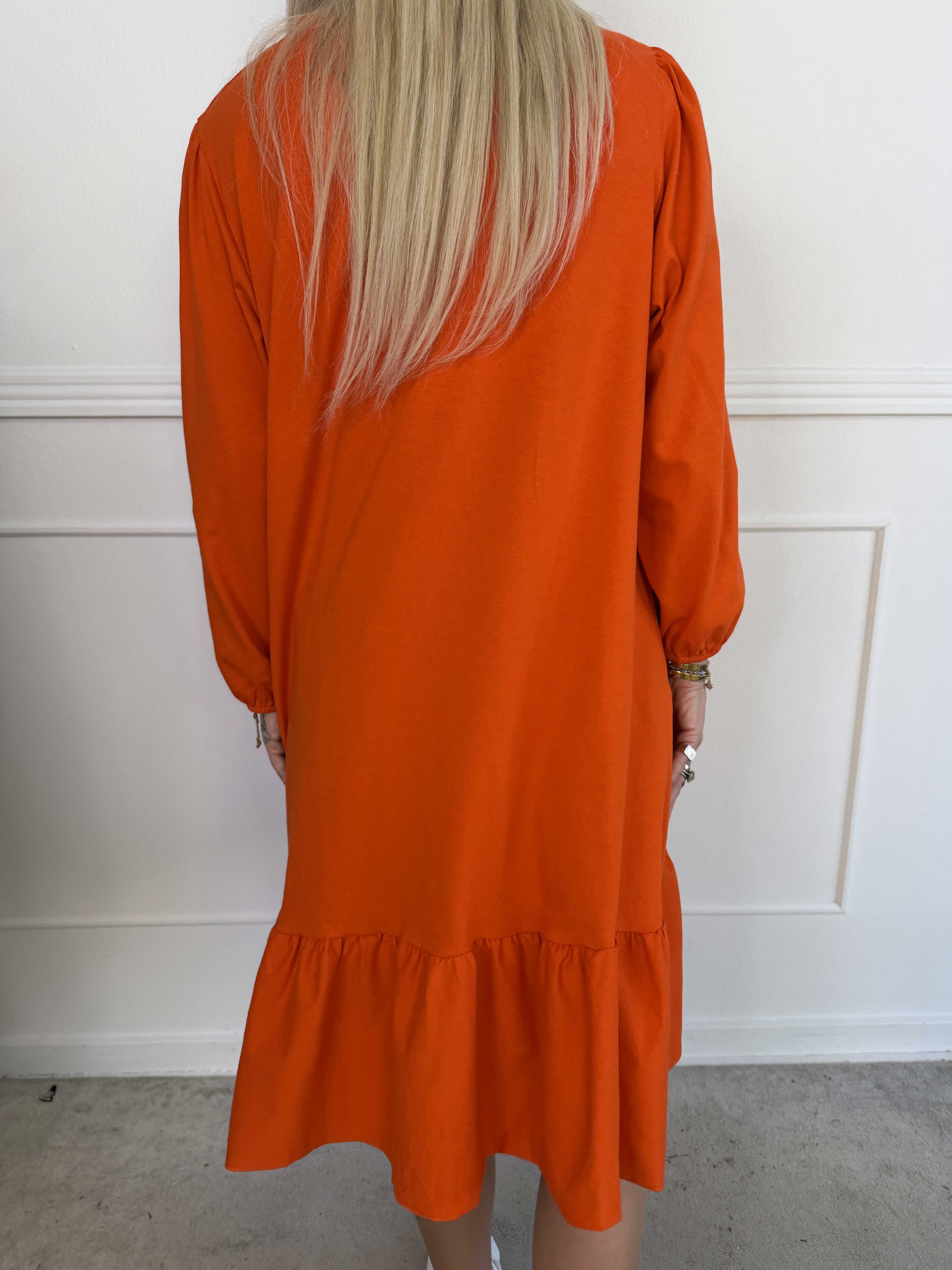 Zafira - Joggingkjole i bomuld med sød flæsekant