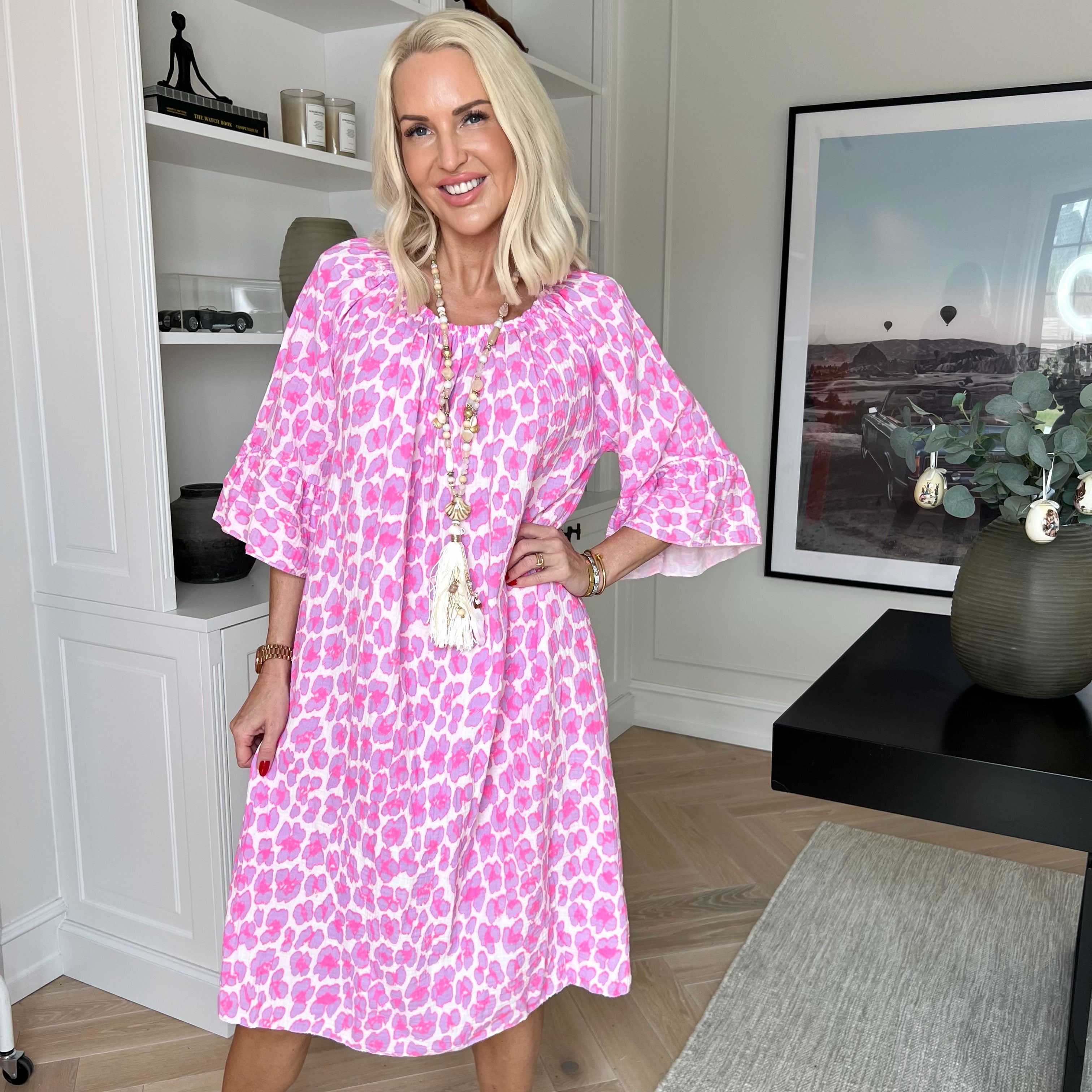 Antonella - Kjole i blødt bomuldsbæk og bølge stof med et fint leopardprint