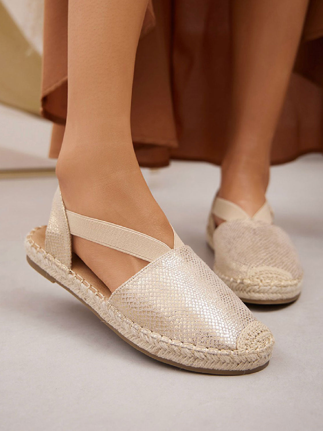 Ophelia - Söta sandaler med elastiska remmar