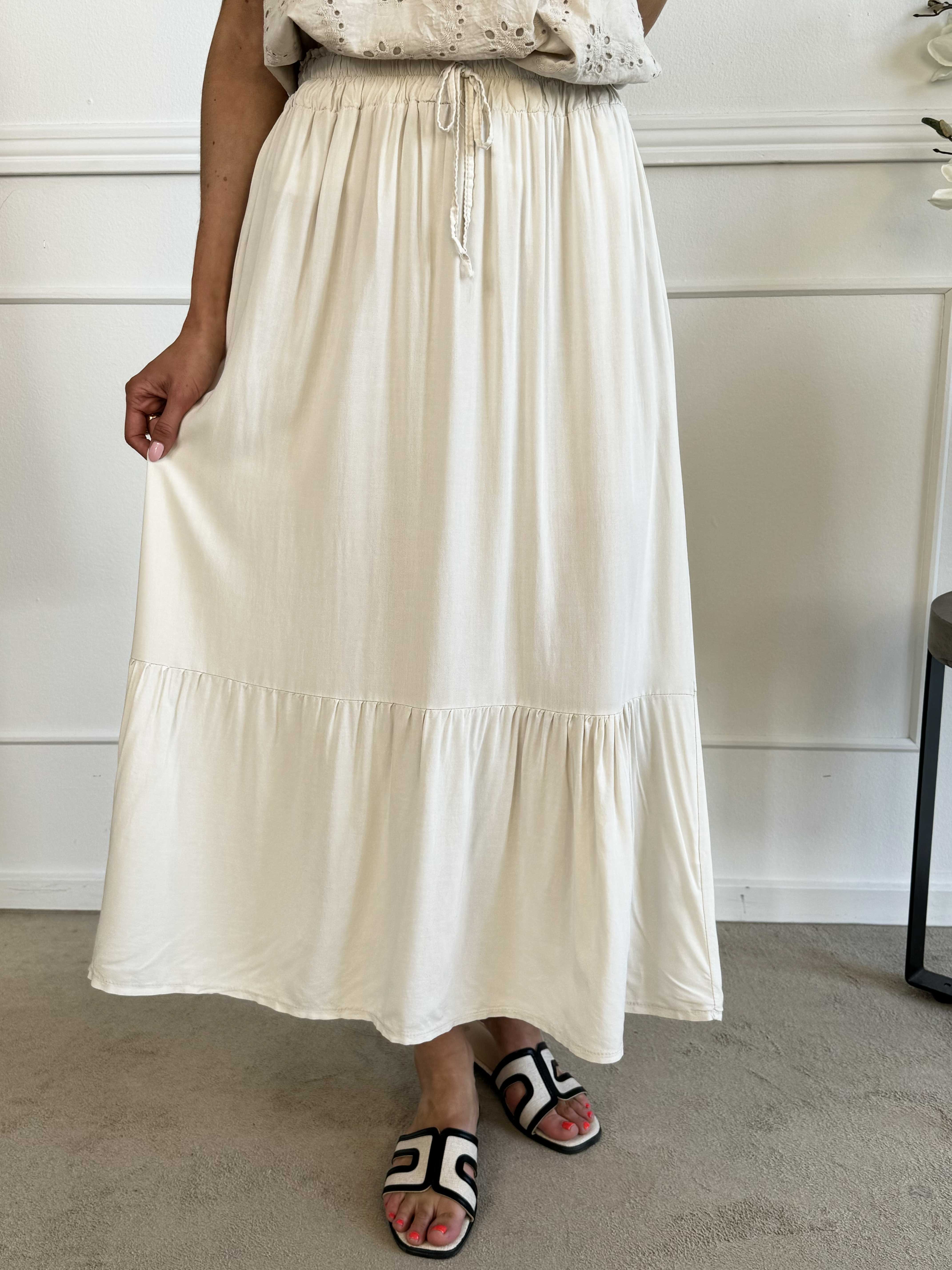 Florida - Söt kjol i viskos med volang i nederkanten