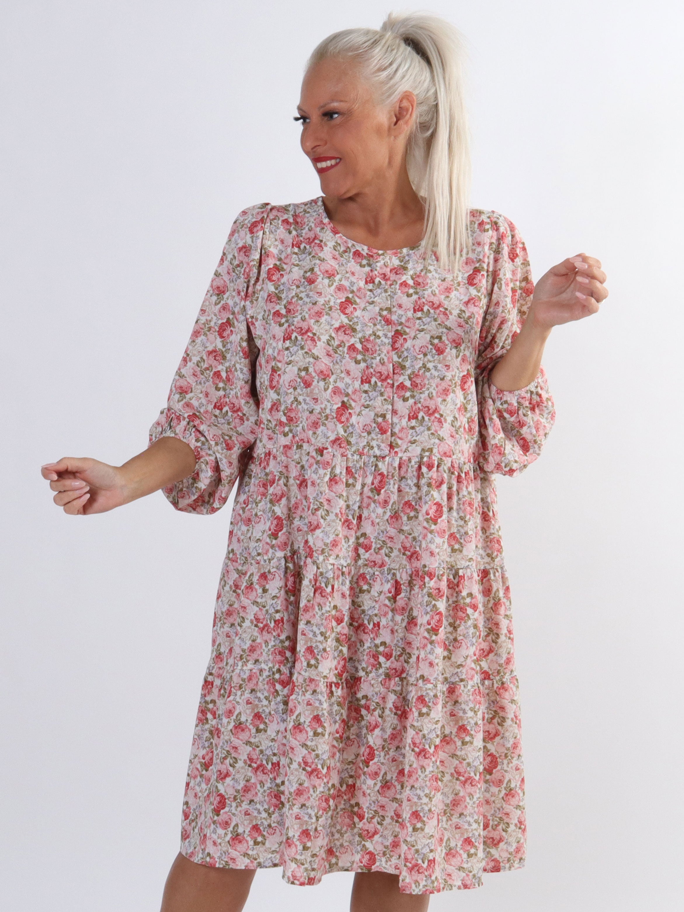 Hannah - Söt blommig klänning med lager på lager look