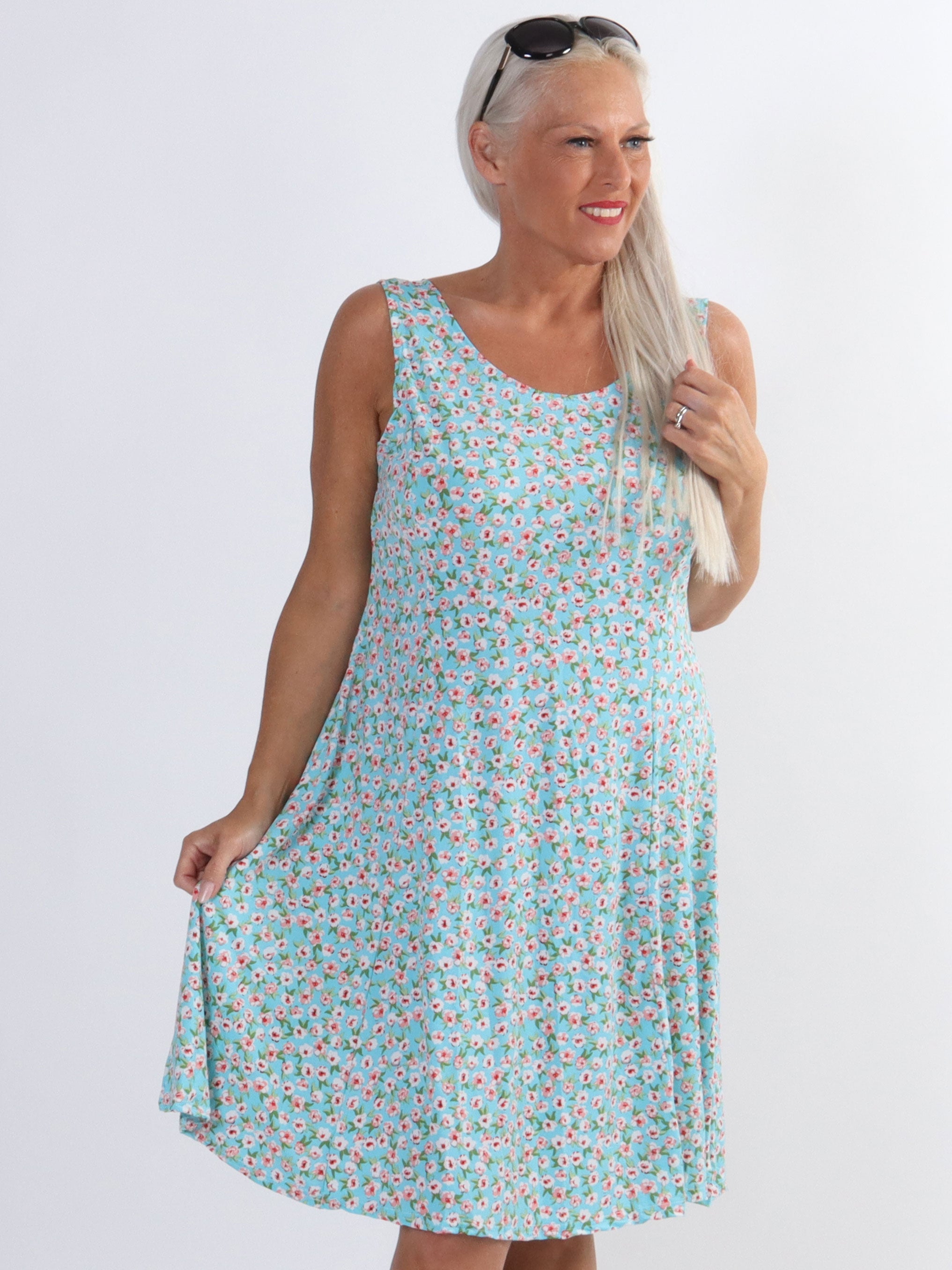 Maj Small Flower - Söt elastisk plus size klänning i blommönster