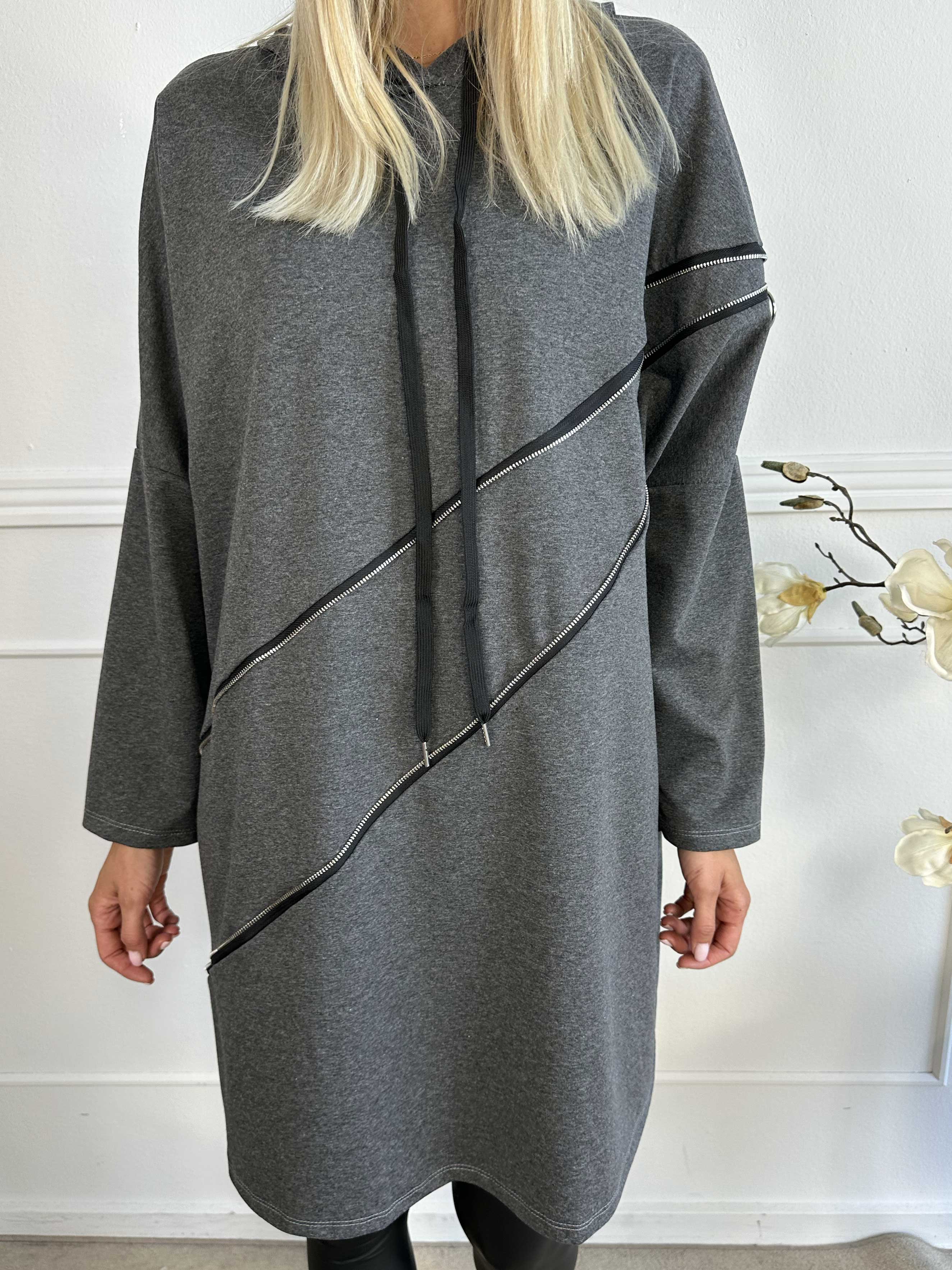 Merah - Hoodie med dragkedja