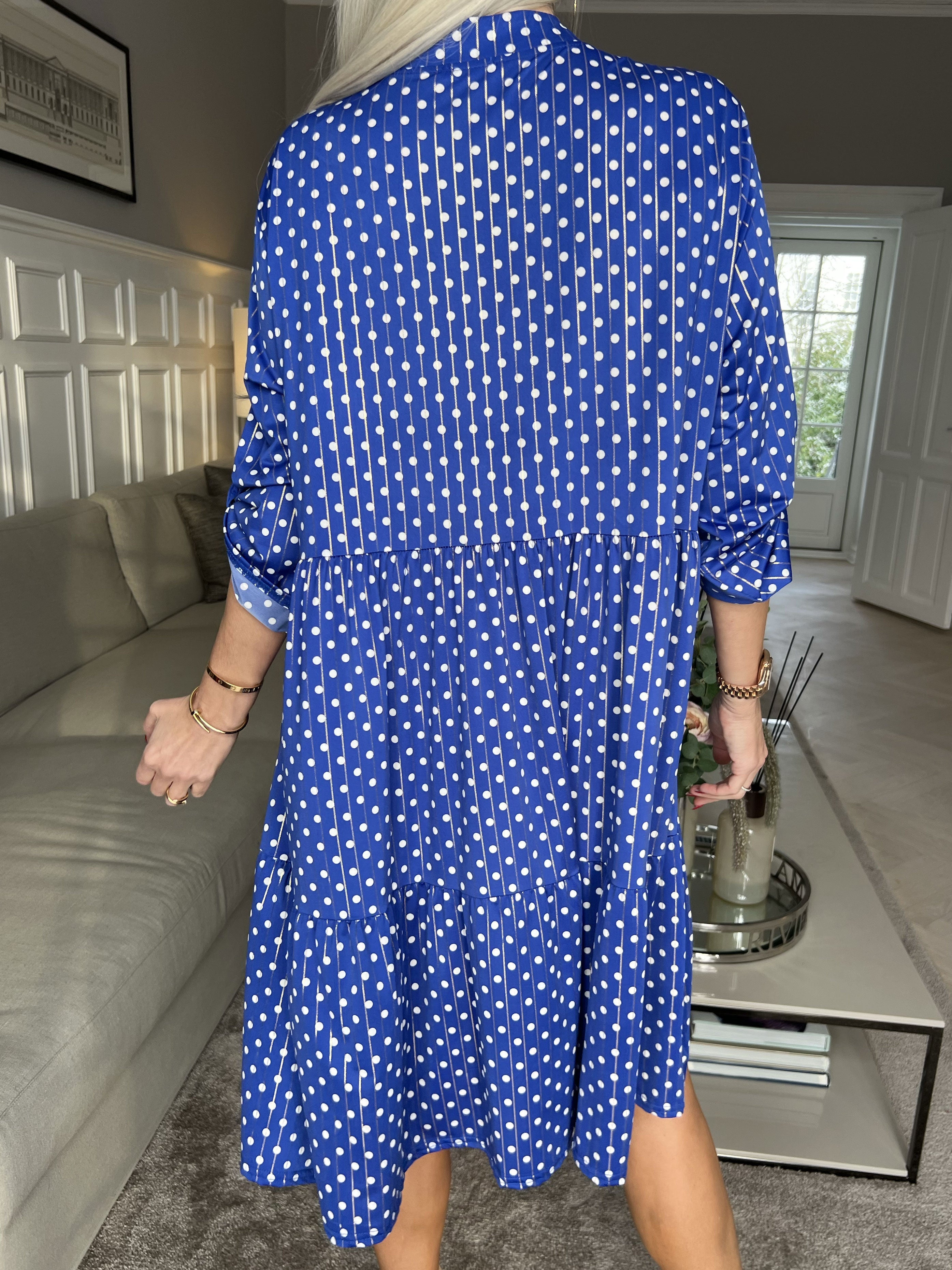 Milano Dot Midi - Klänning med prickar och lager-på-lager-look - Green