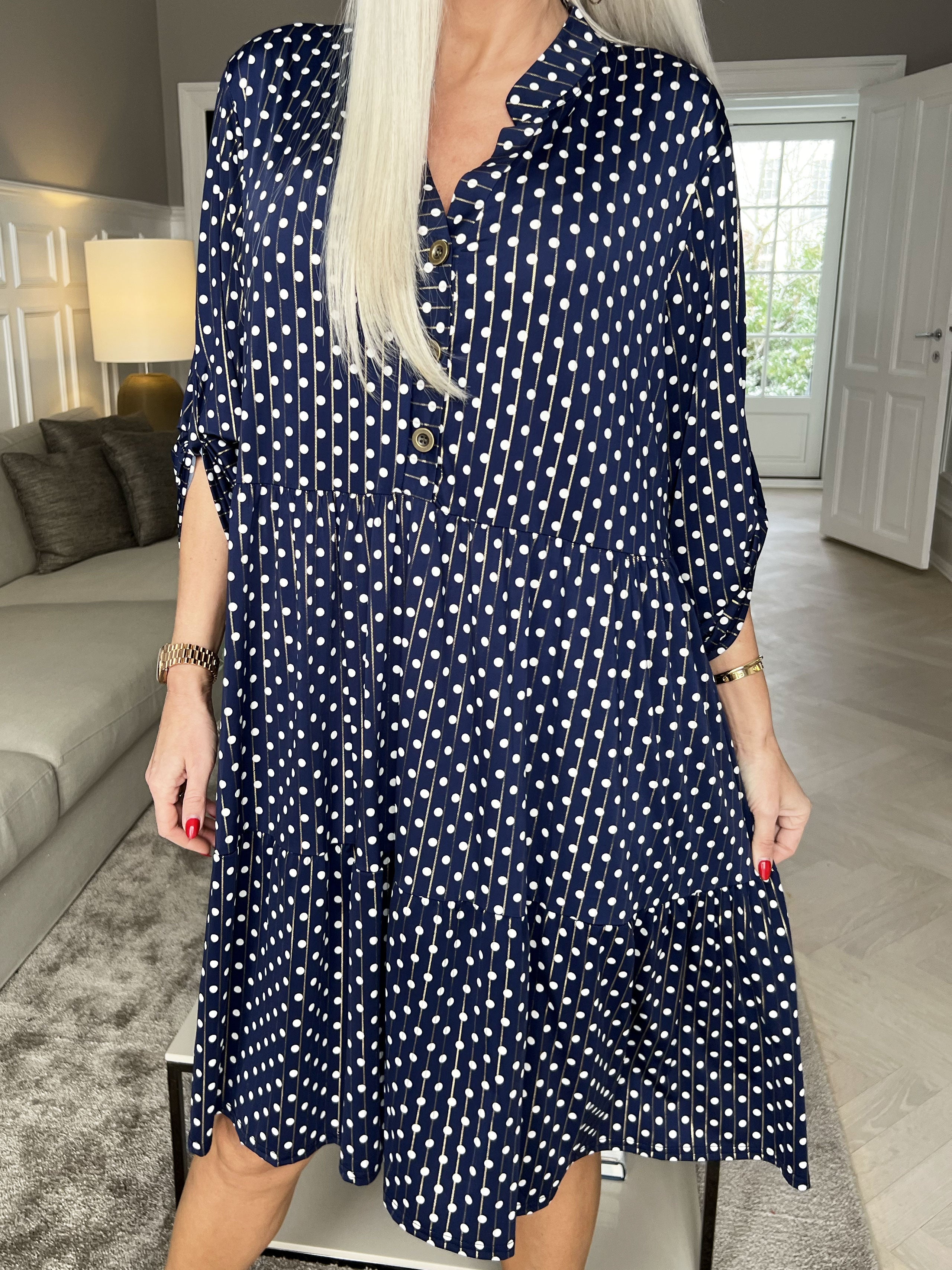 Milano Dot Midi - Klänning med prickar och lager-på-lager-look