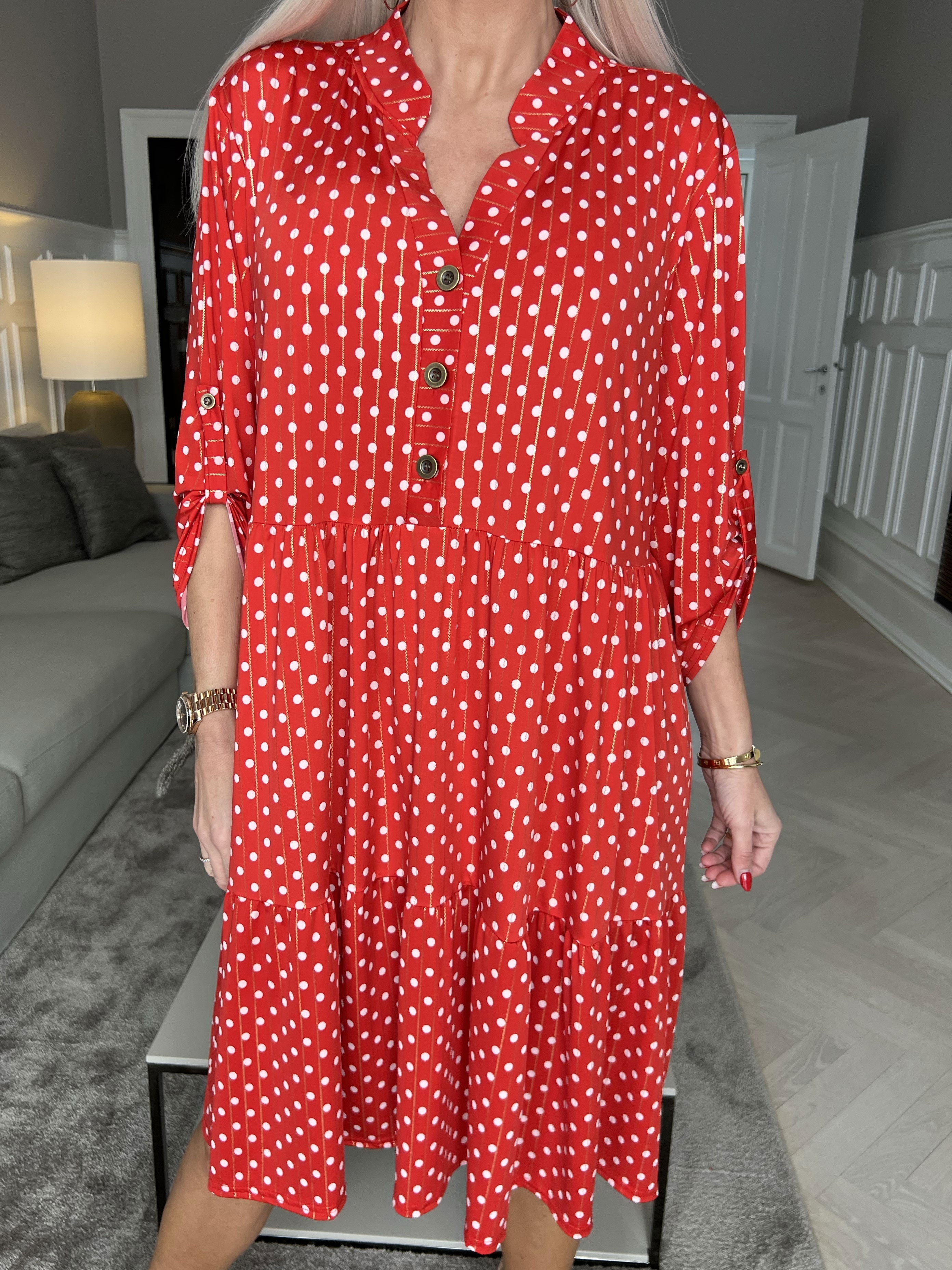 Milano Dot Midi - Klänning med prickar och lager-på-lager-look