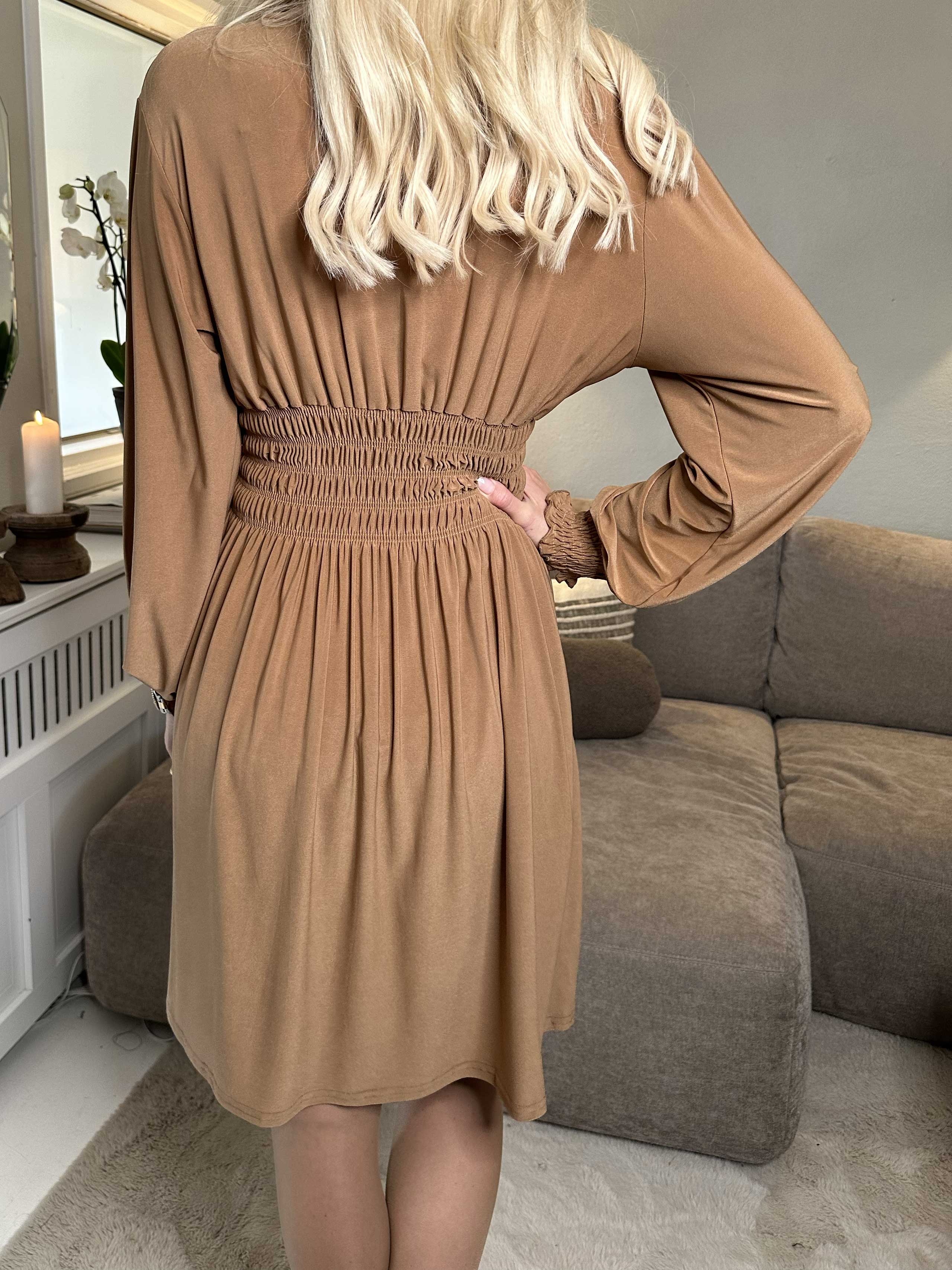 Pams Plain Short L/S - Elastisk kort klänning med smock och långa ärmar - Navy