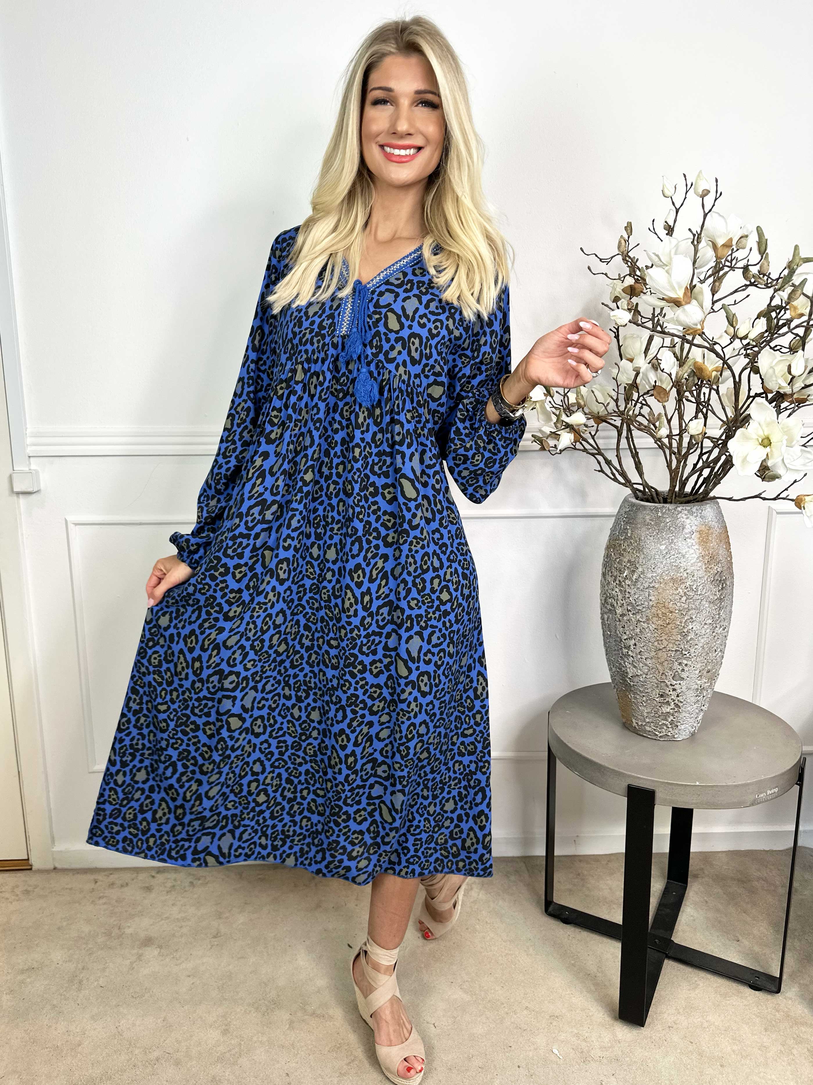 Rebecca - Lång tunikaklänning i leopardmönster