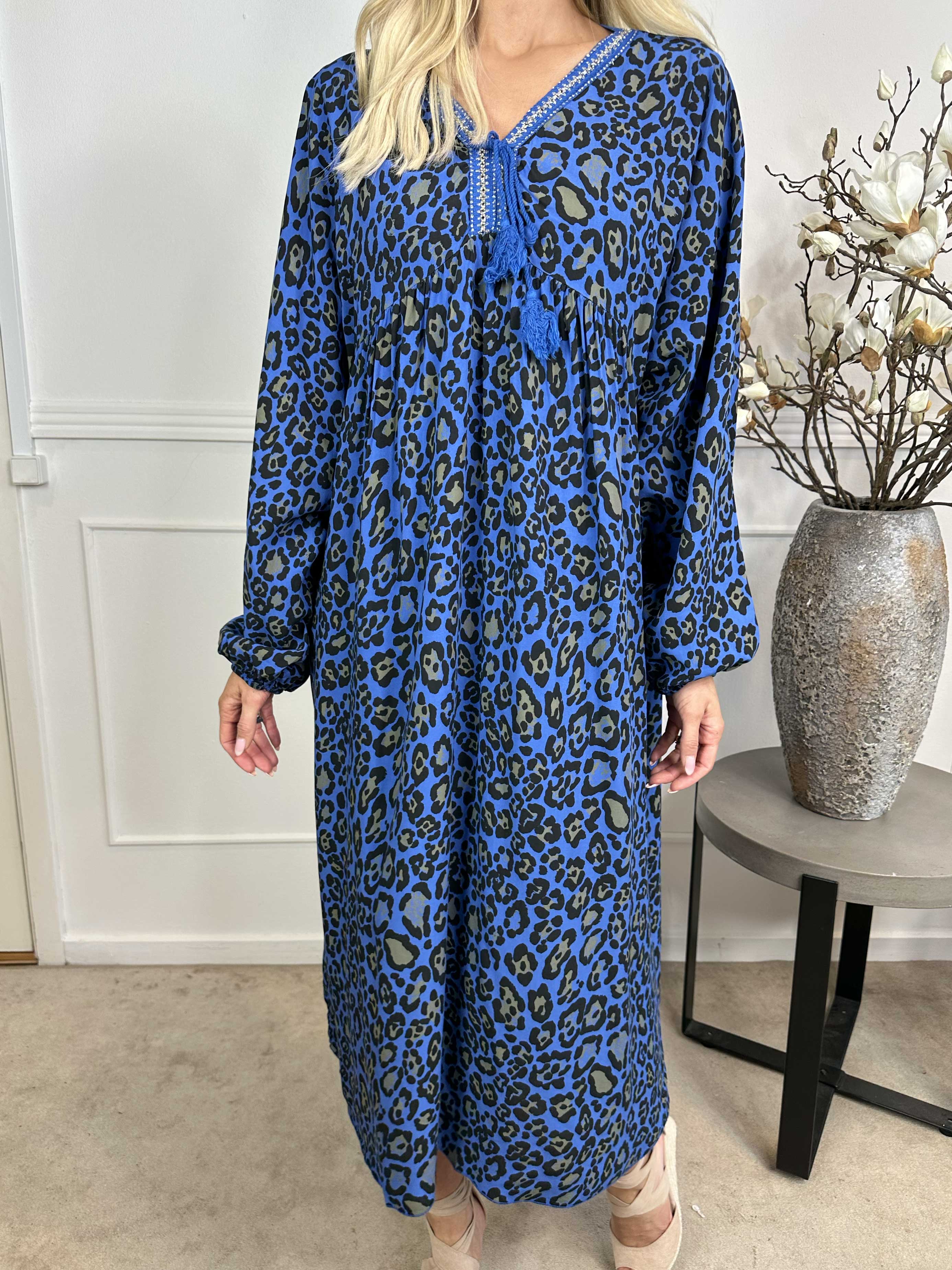 Rebecca - Lång tunikaklänning i leopardmönster