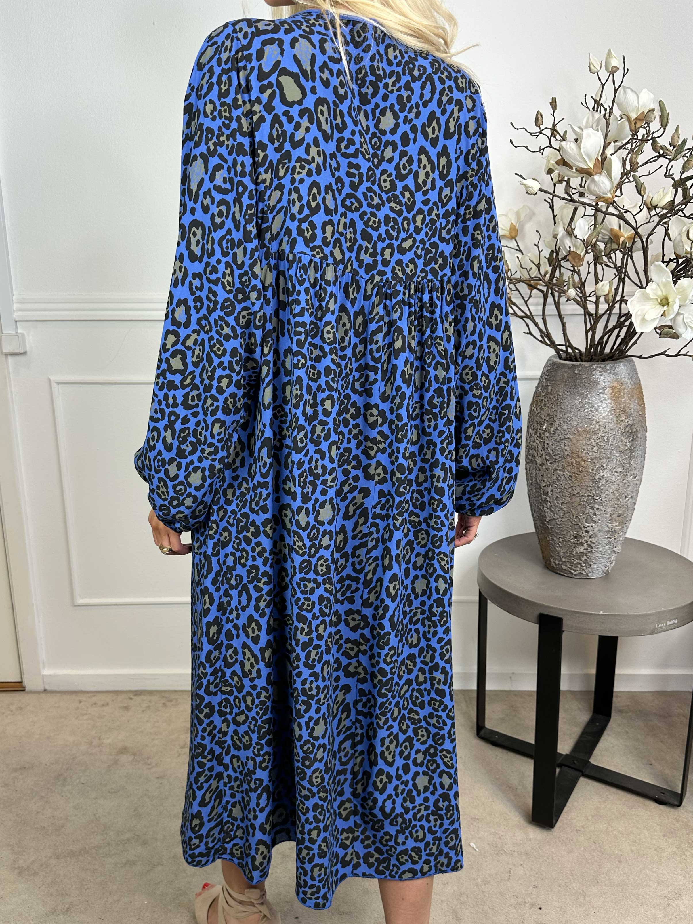 Rebecca - Lång tunikaklänning i leopardmönster