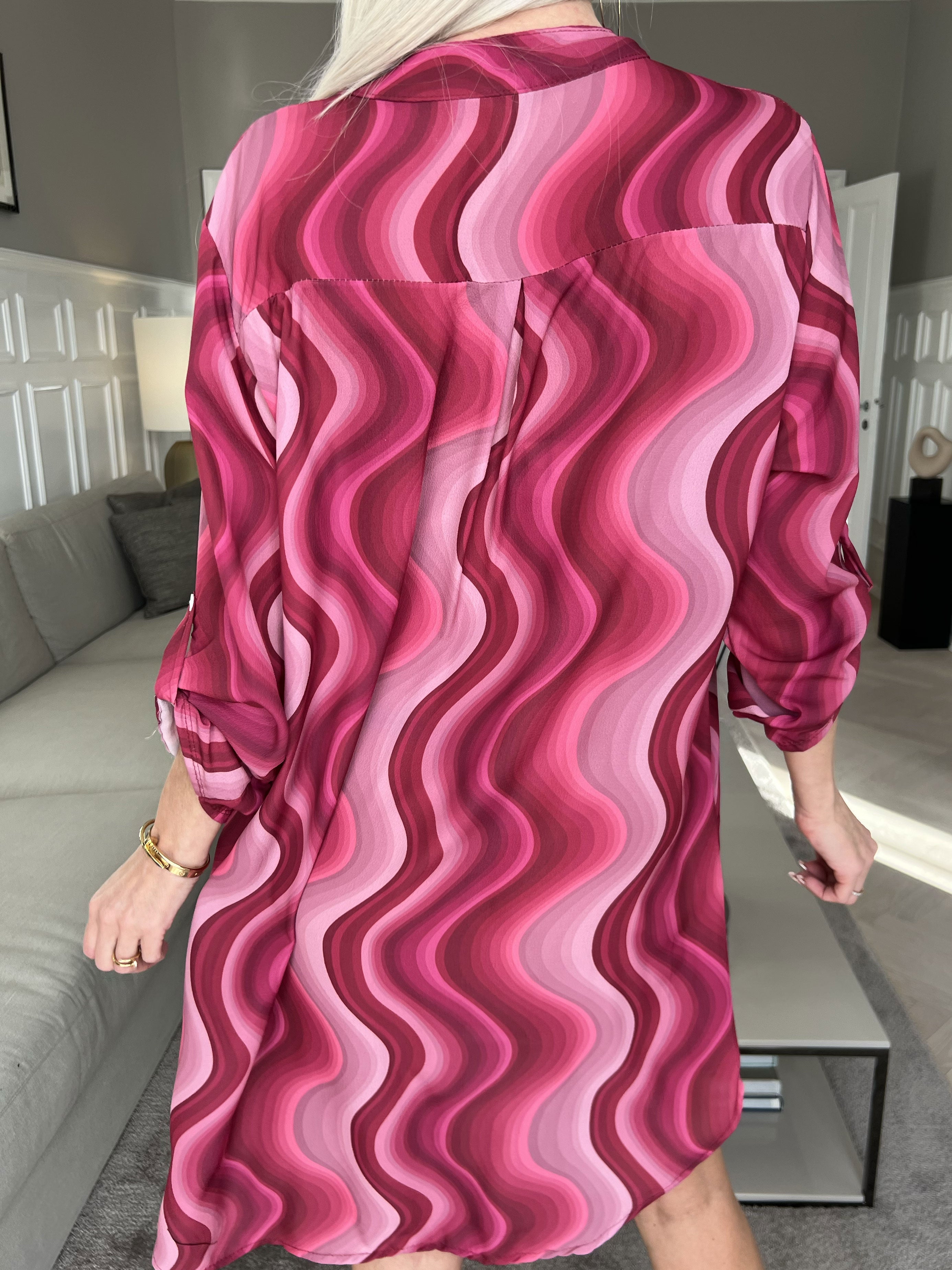 Vanesa Dress Wave - Lätt och luftig mönstrad klänning