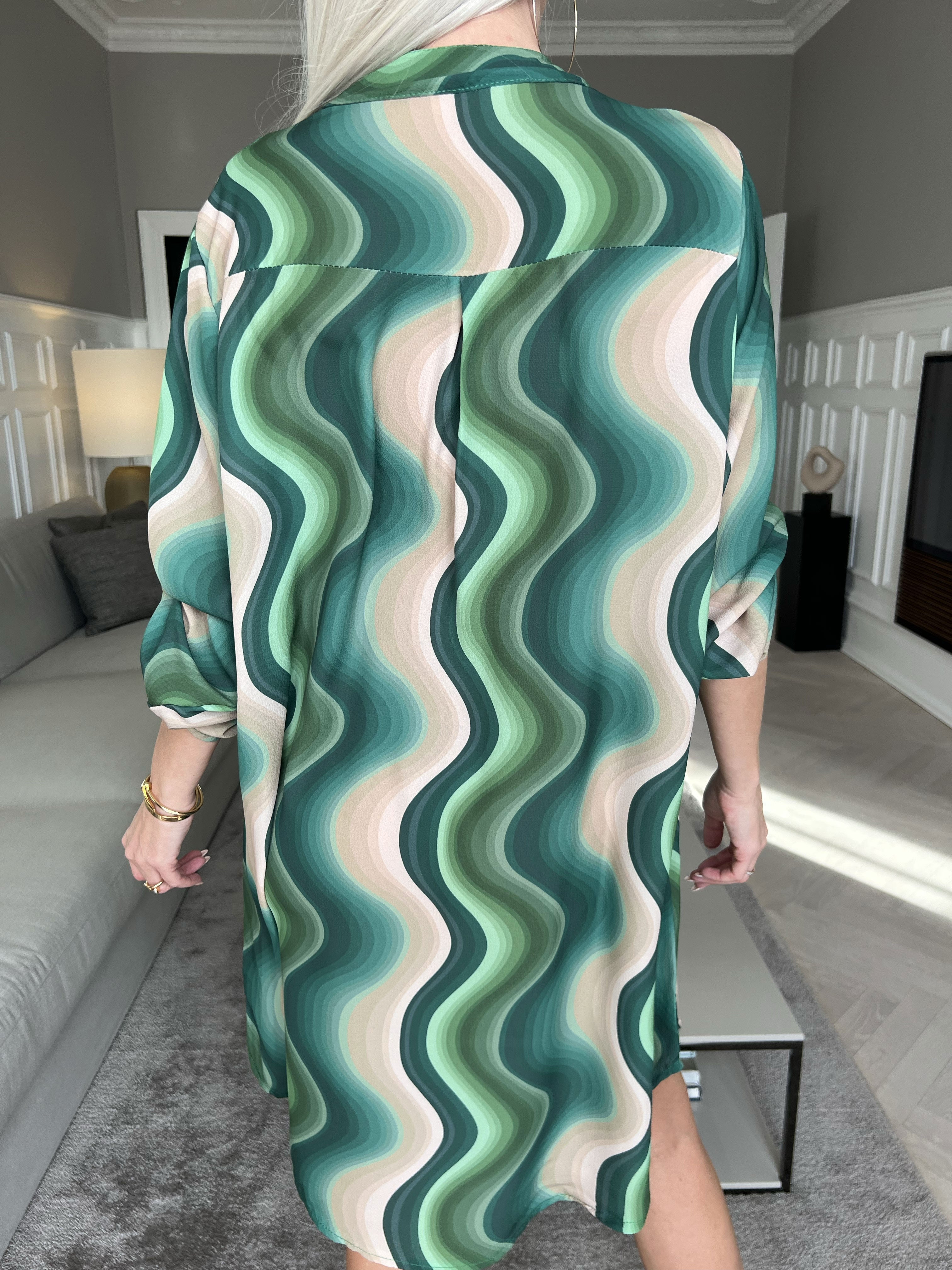 Vanesa Dress Wave - Lätt och luftig mönstrad klänning