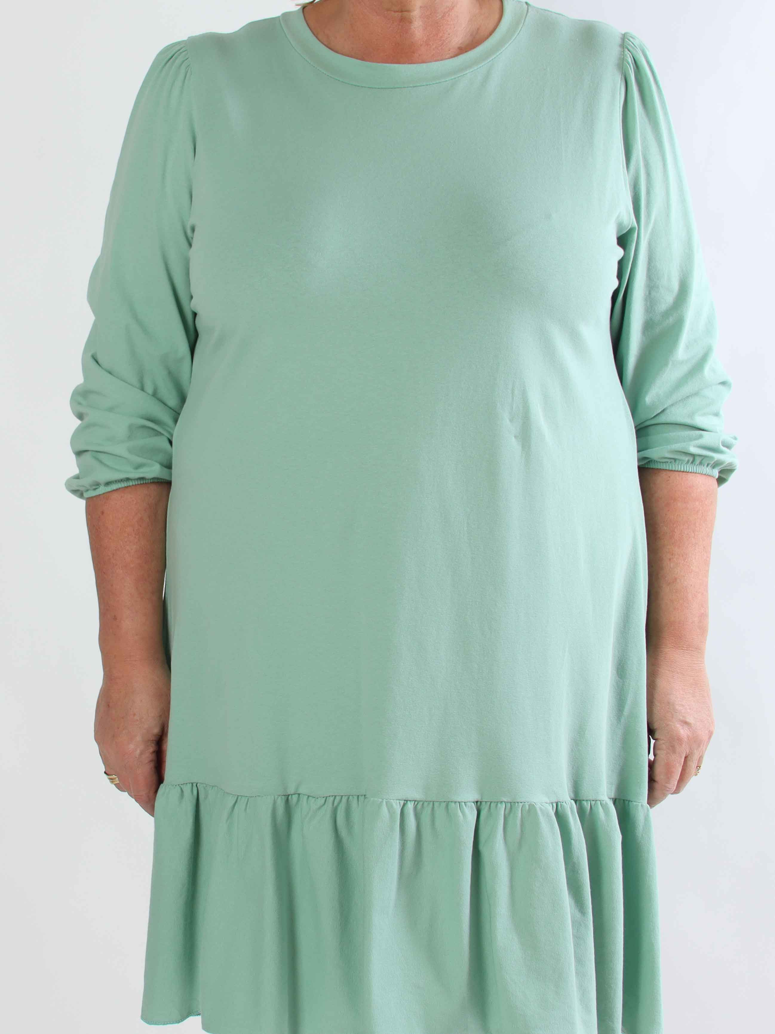 Zafira - Plus size joggingkjole i bomuld med sød flæsekant