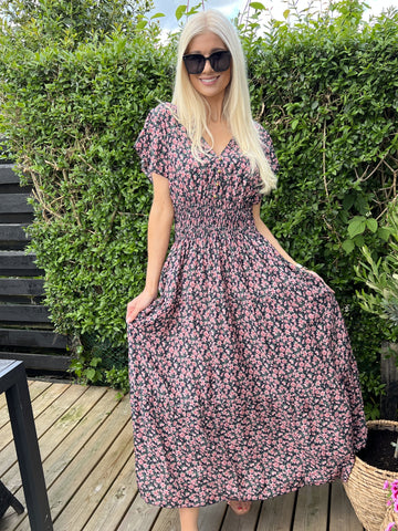 Saline - Sommarklänning med färgglada blommor