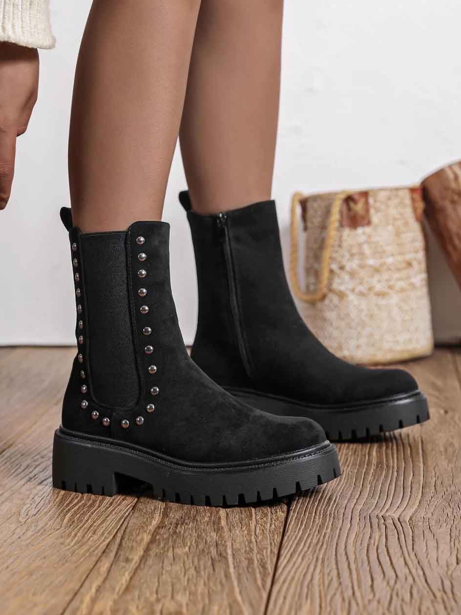 Phaenna - Stövlar i mockaimitation med guldfärgade nitar