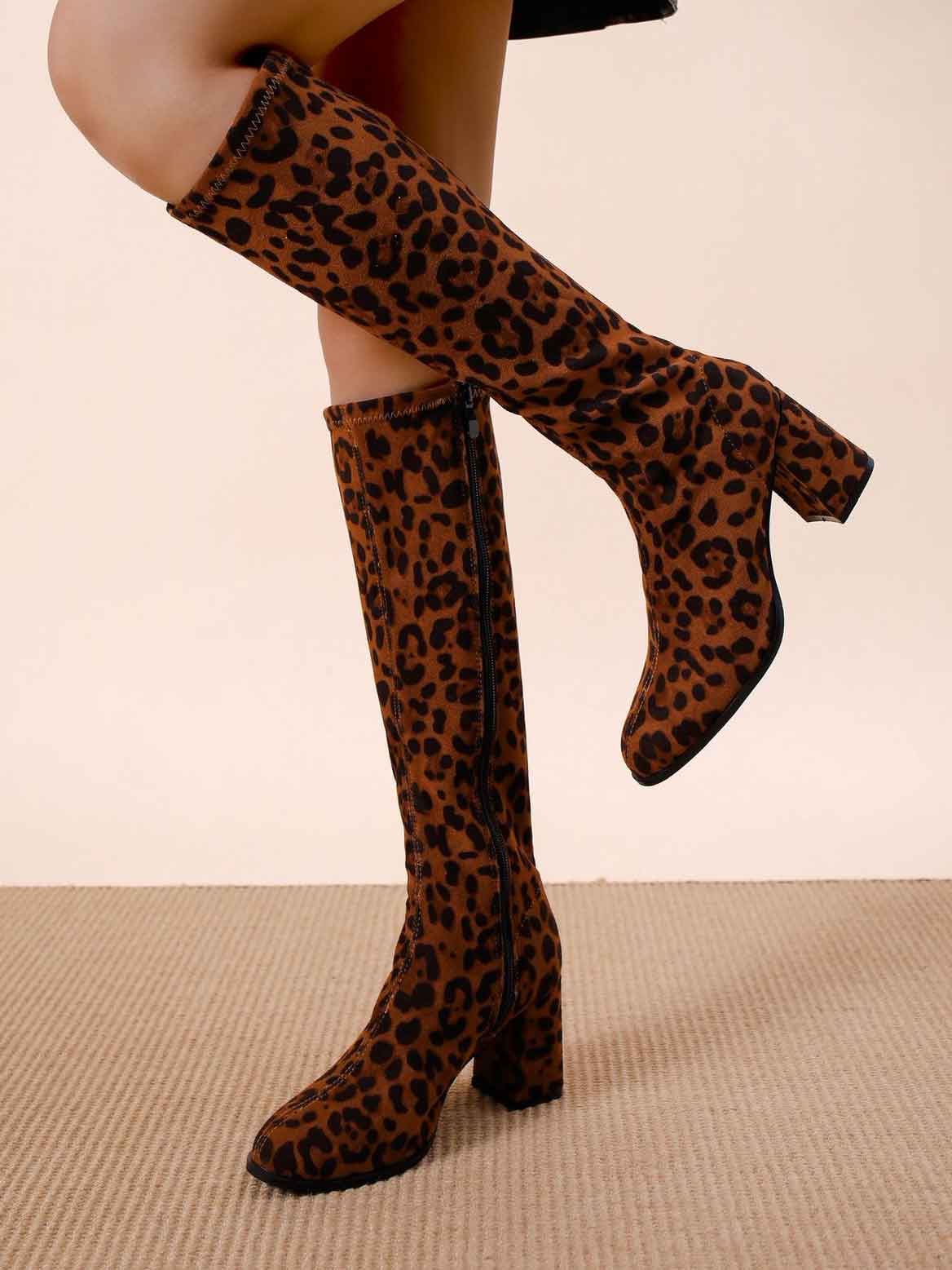 Cyrene - Stövlar i mockaimitation med klack