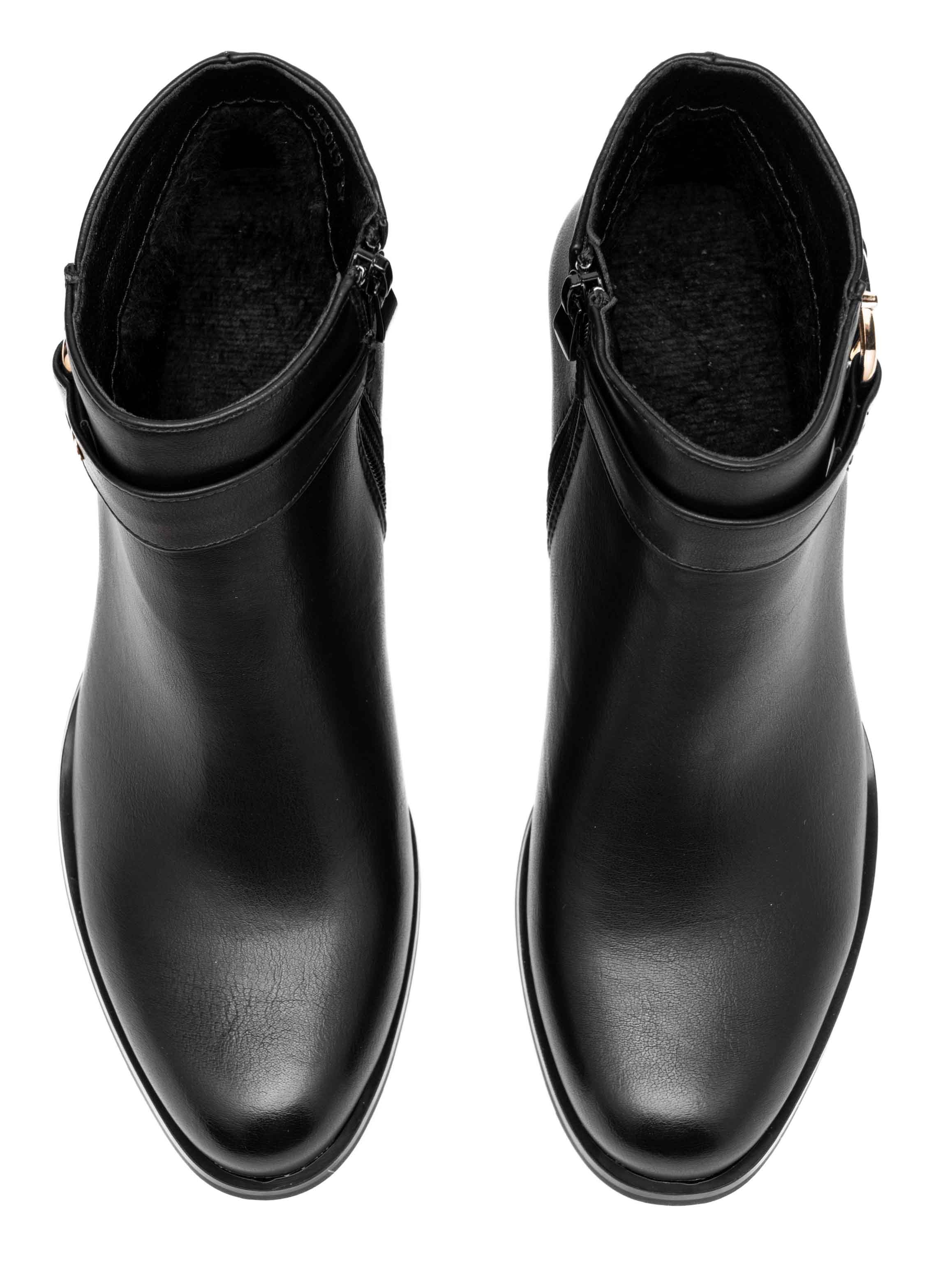 Sunnva - Ankelstövlar med liten sula och guldspänne