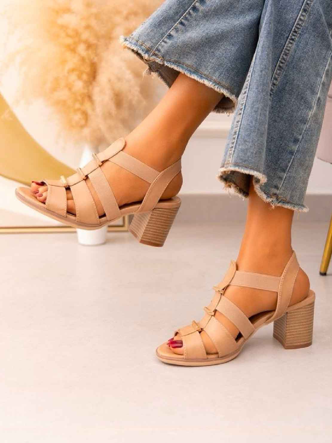 April - Söt sandal med bred klack