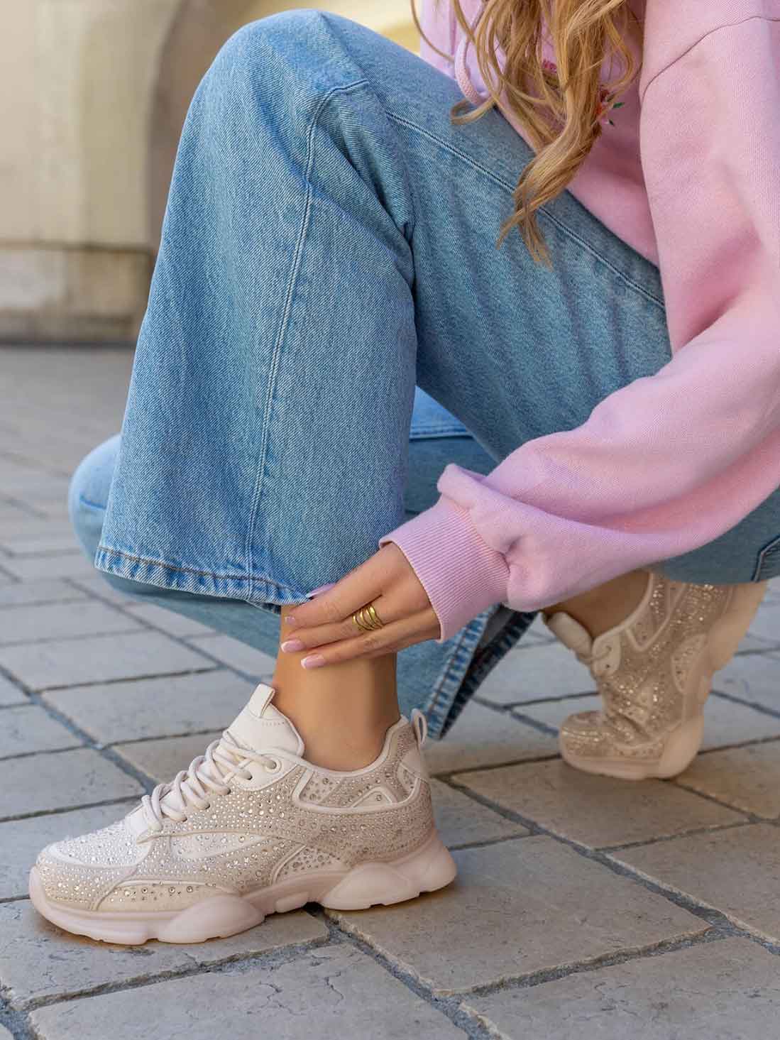 Matilda - Snygga sneakers dekorerade med glittrande strass
