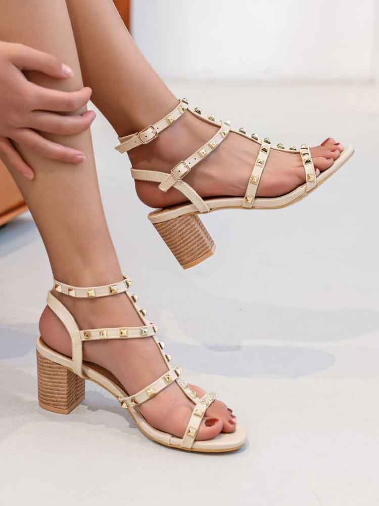 Andrea - Söt sandal med guldnitar och bred klack