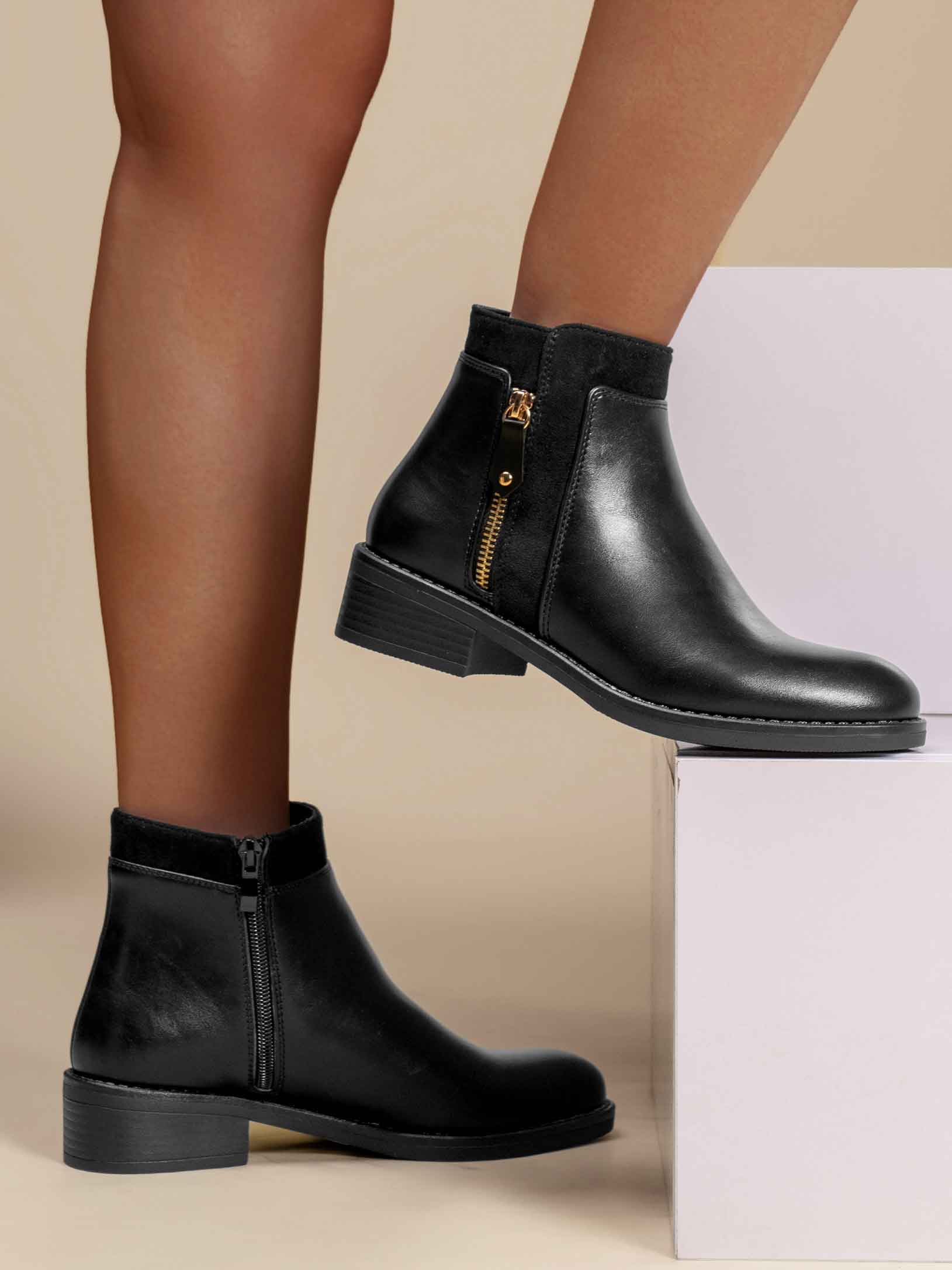 Reese - Ankelstövlar med guldfärgad dragkedjedetalj