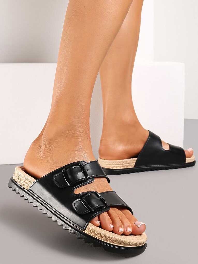 Tia - Sandaler med spännen och flätad sula