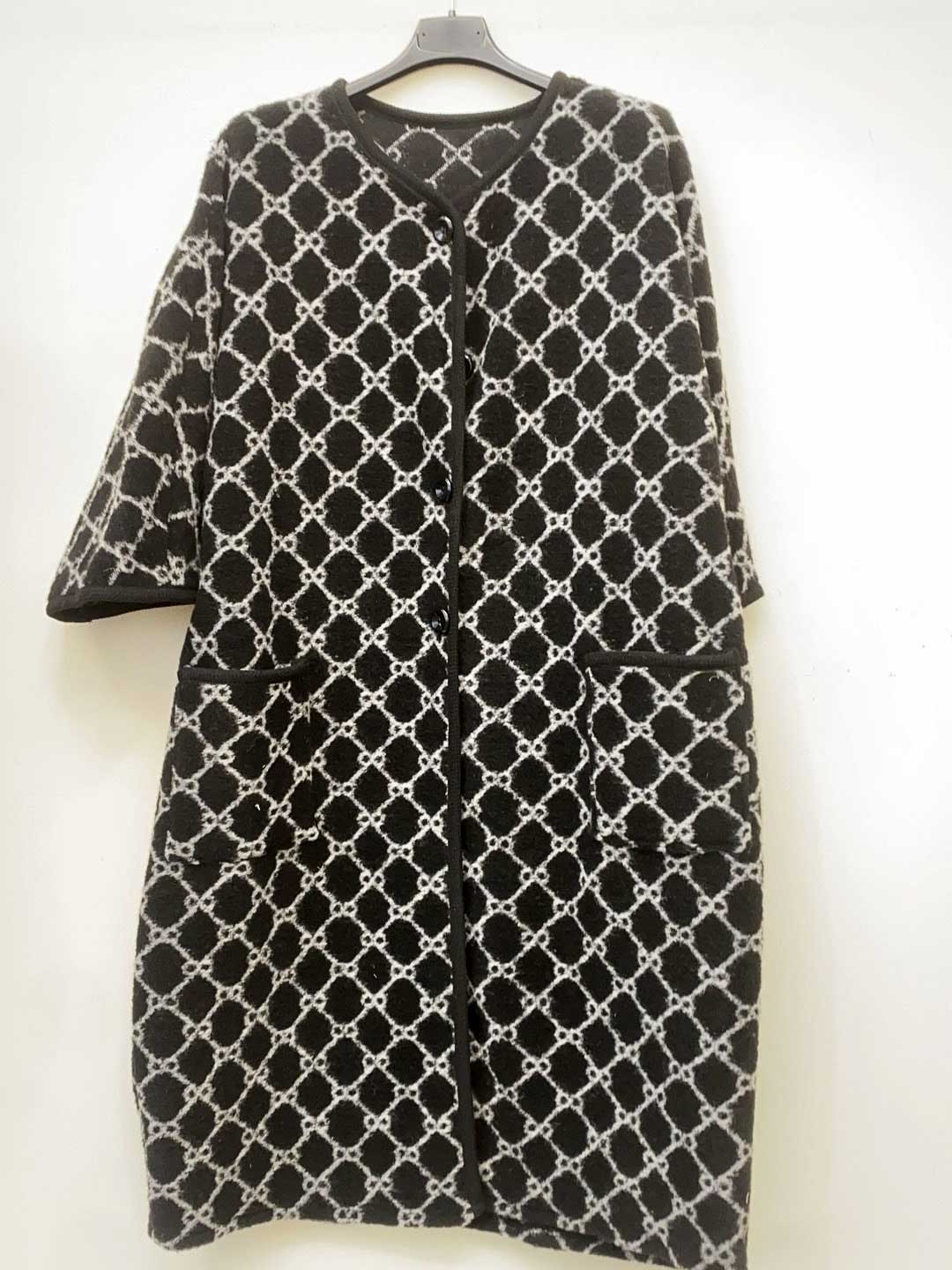 Arianna - Mönstrad plus size-kappa med ull