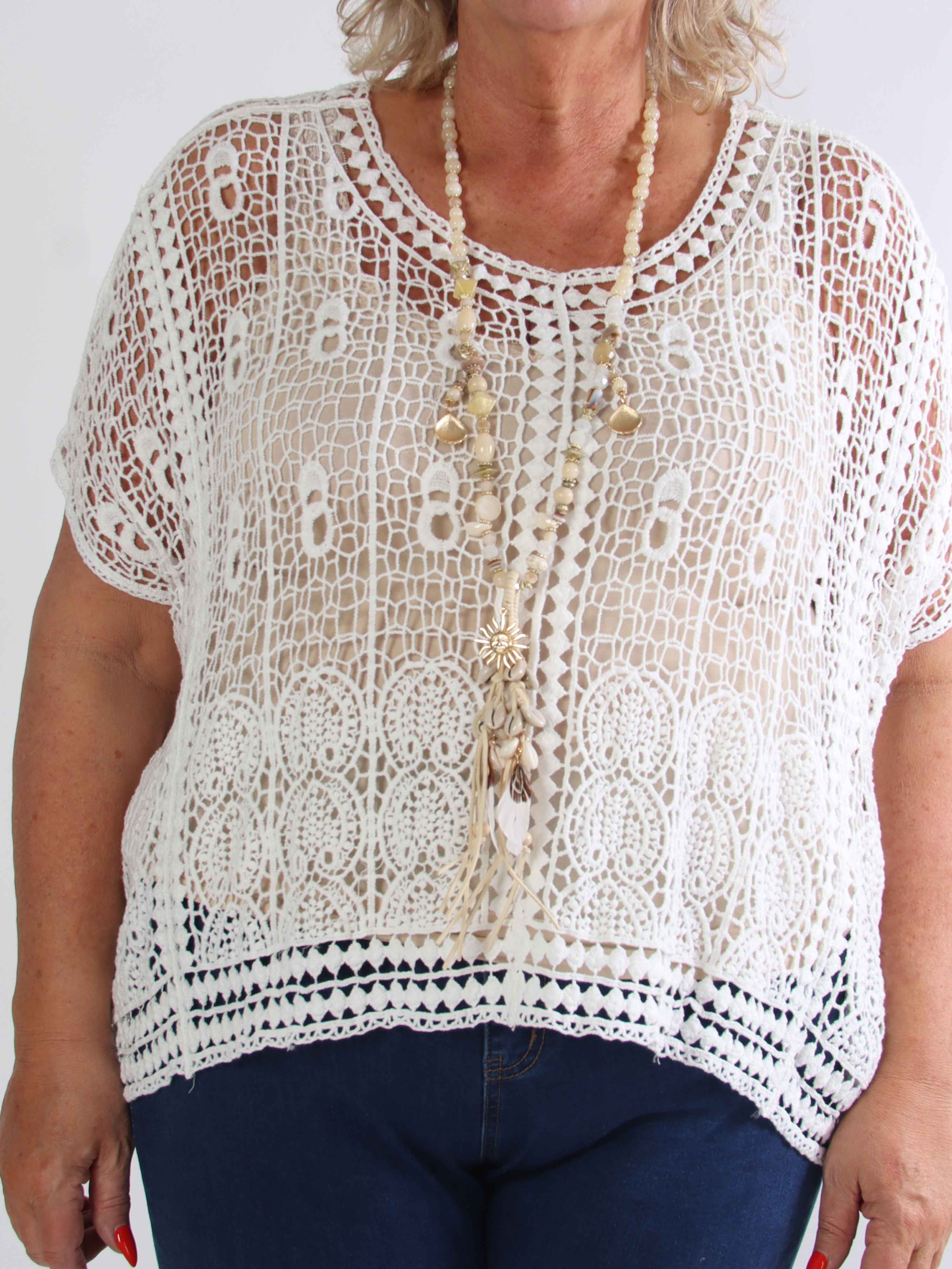 Aarohi - Lätt virkad plus size tunika med ett elegant spetsmönster som ger en feminin och luftig look