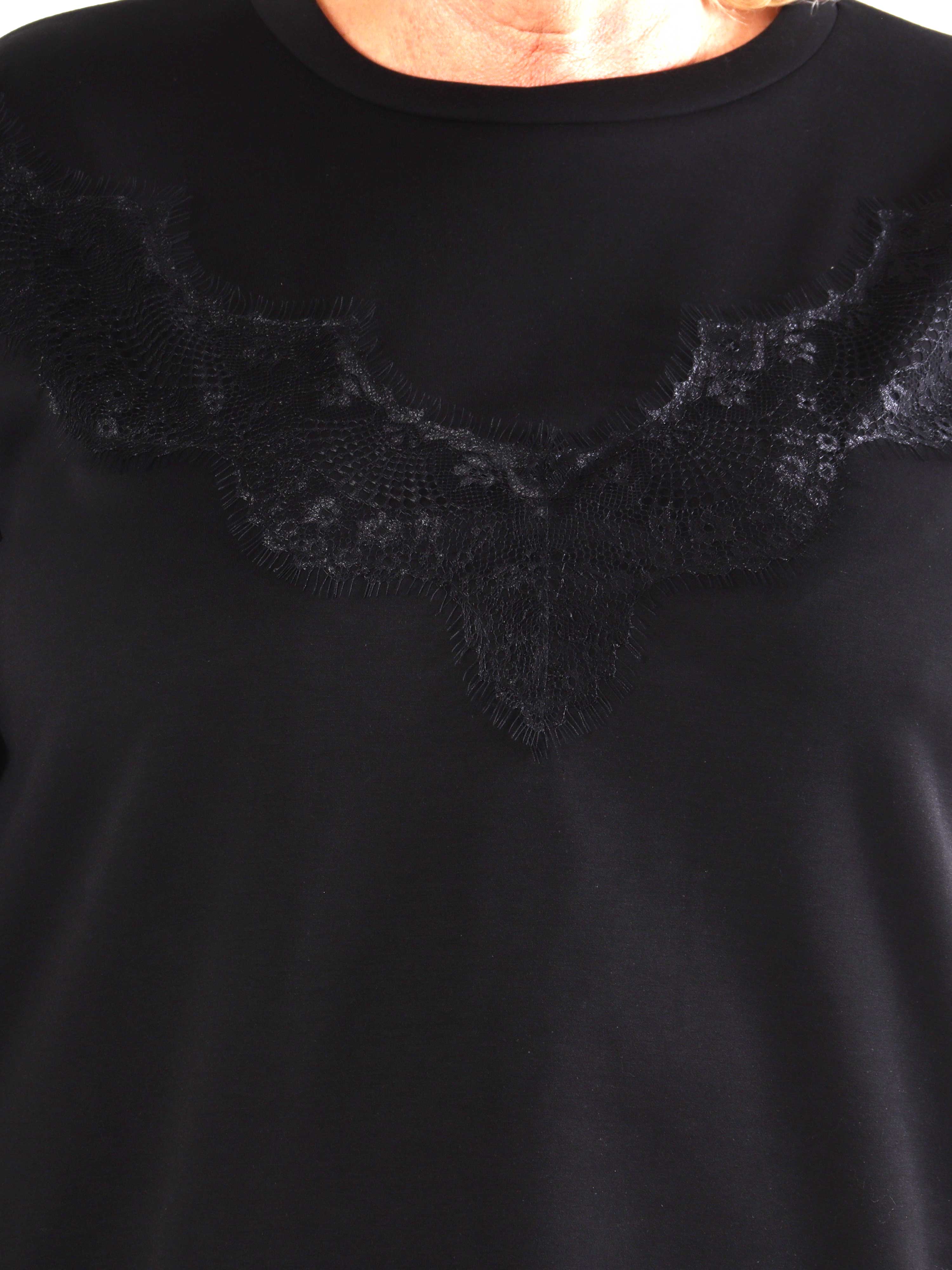 Abbelone - Plus size joggingbluse i viskose med blonde henover brystet