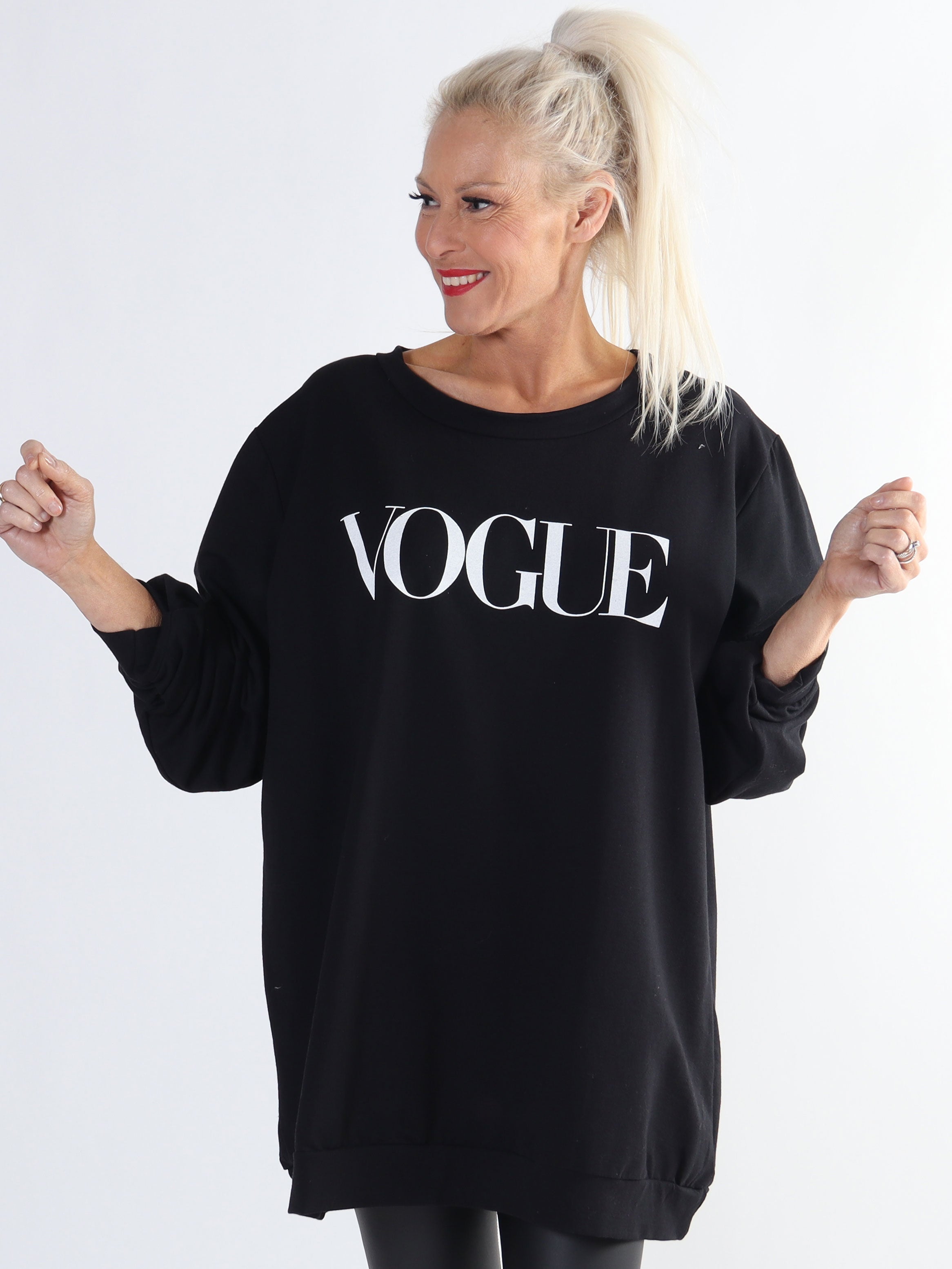Abena - Sweatshirt i plus size med vogue på bröstet