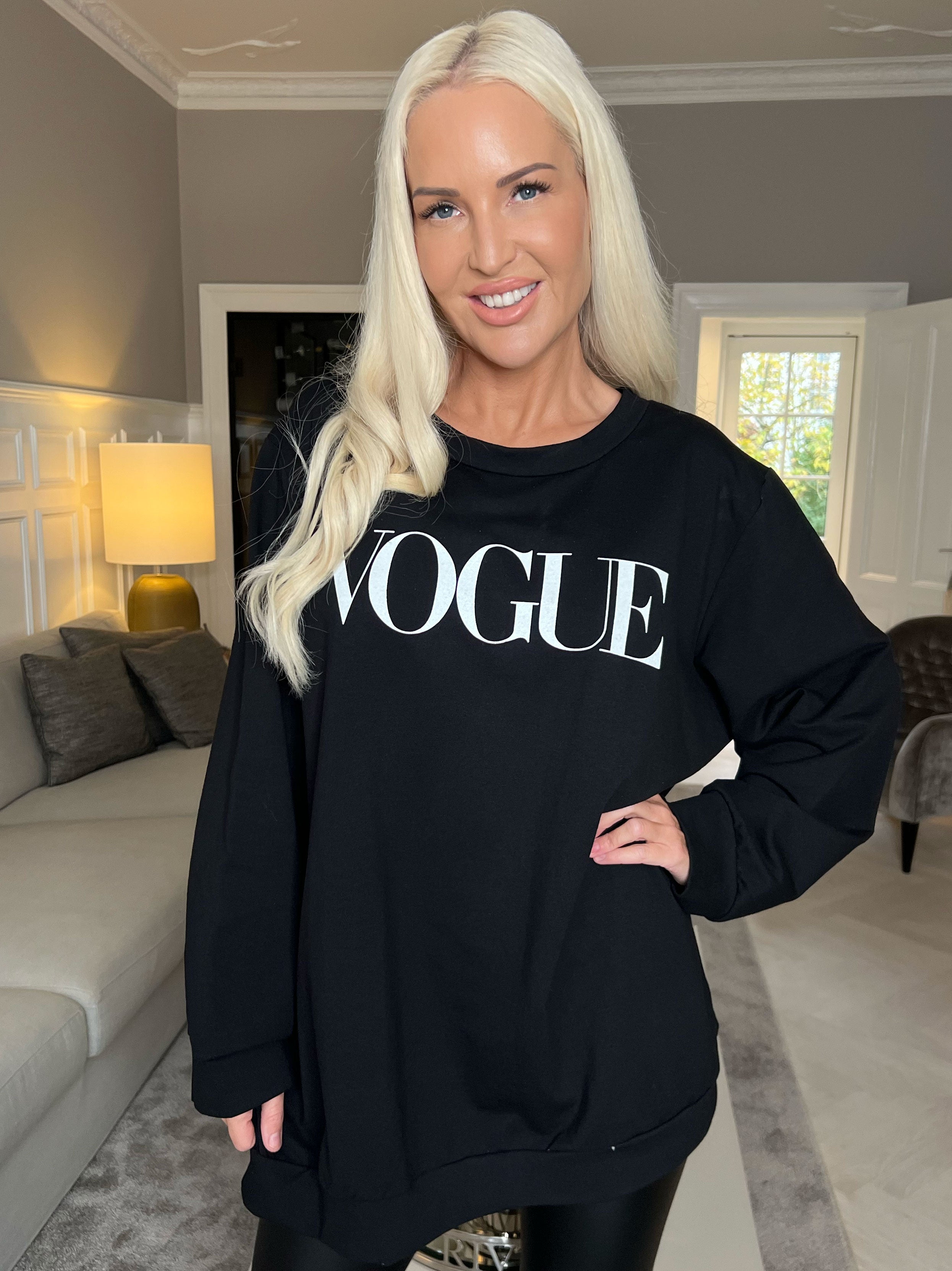 Abena - Sweatshirt med vogue stående på bröstet