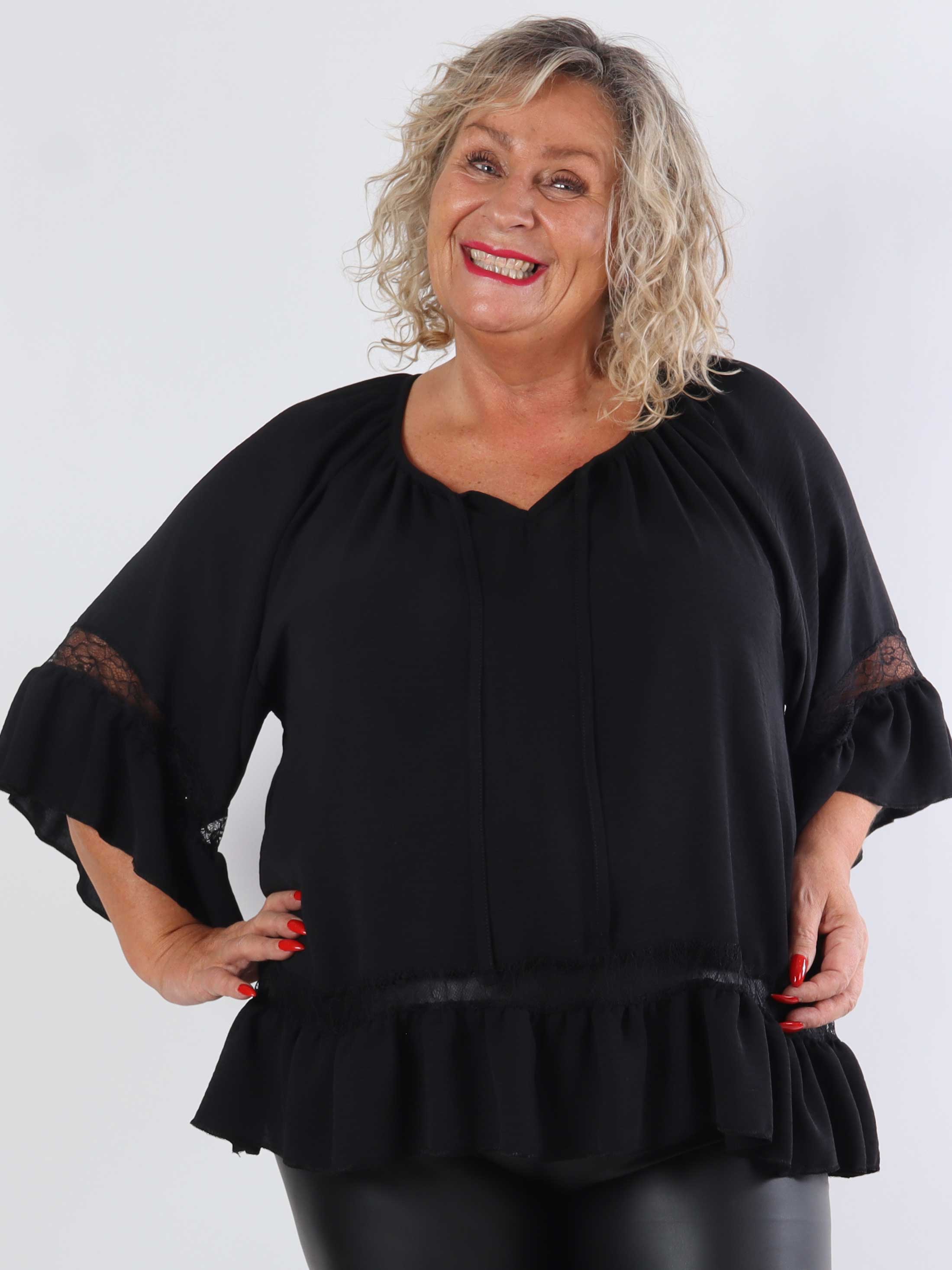 Achilla - Plus size-tunika med spetskant och volanger