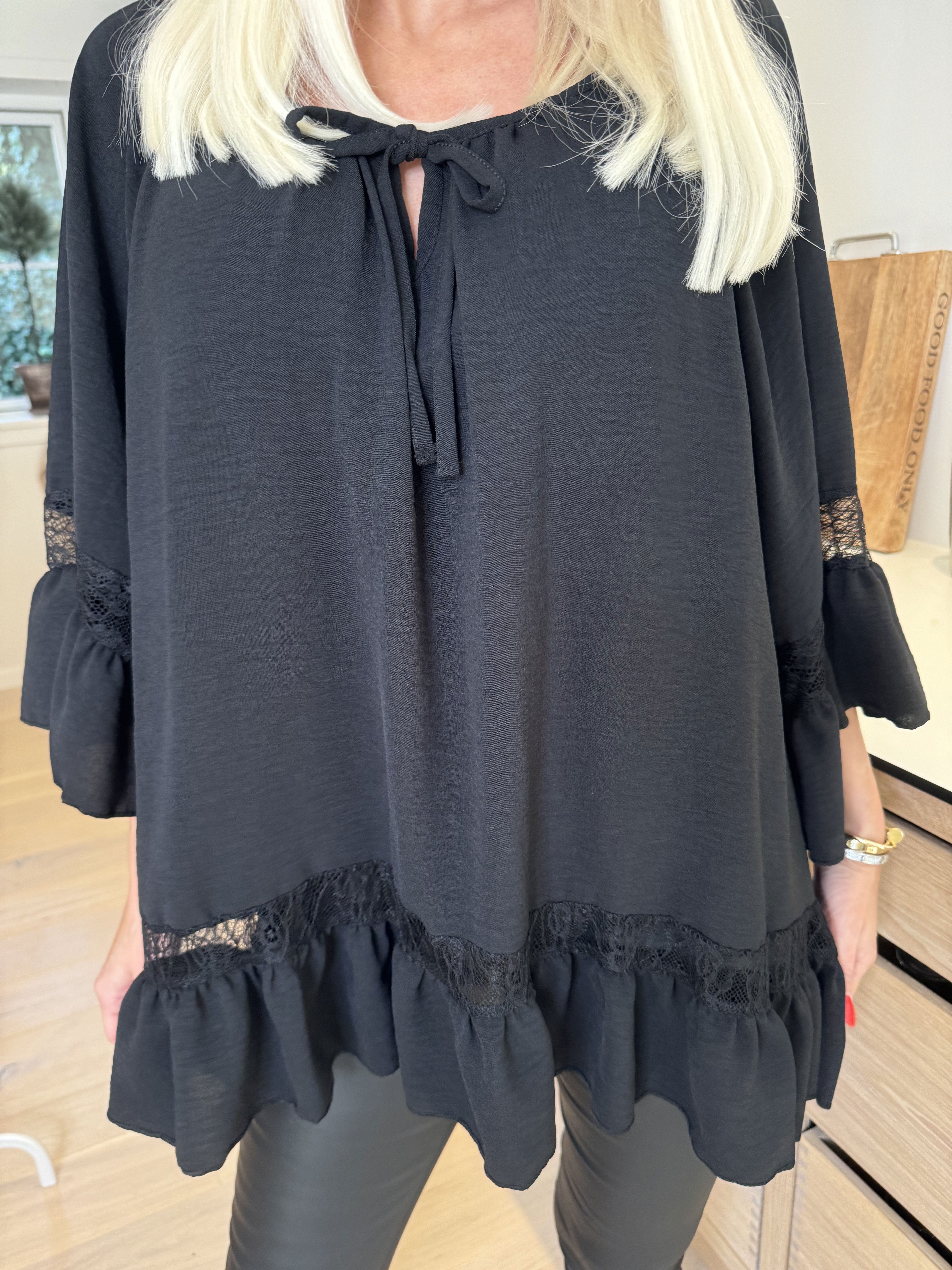 Achilla - Tunika med spetskant och volanger