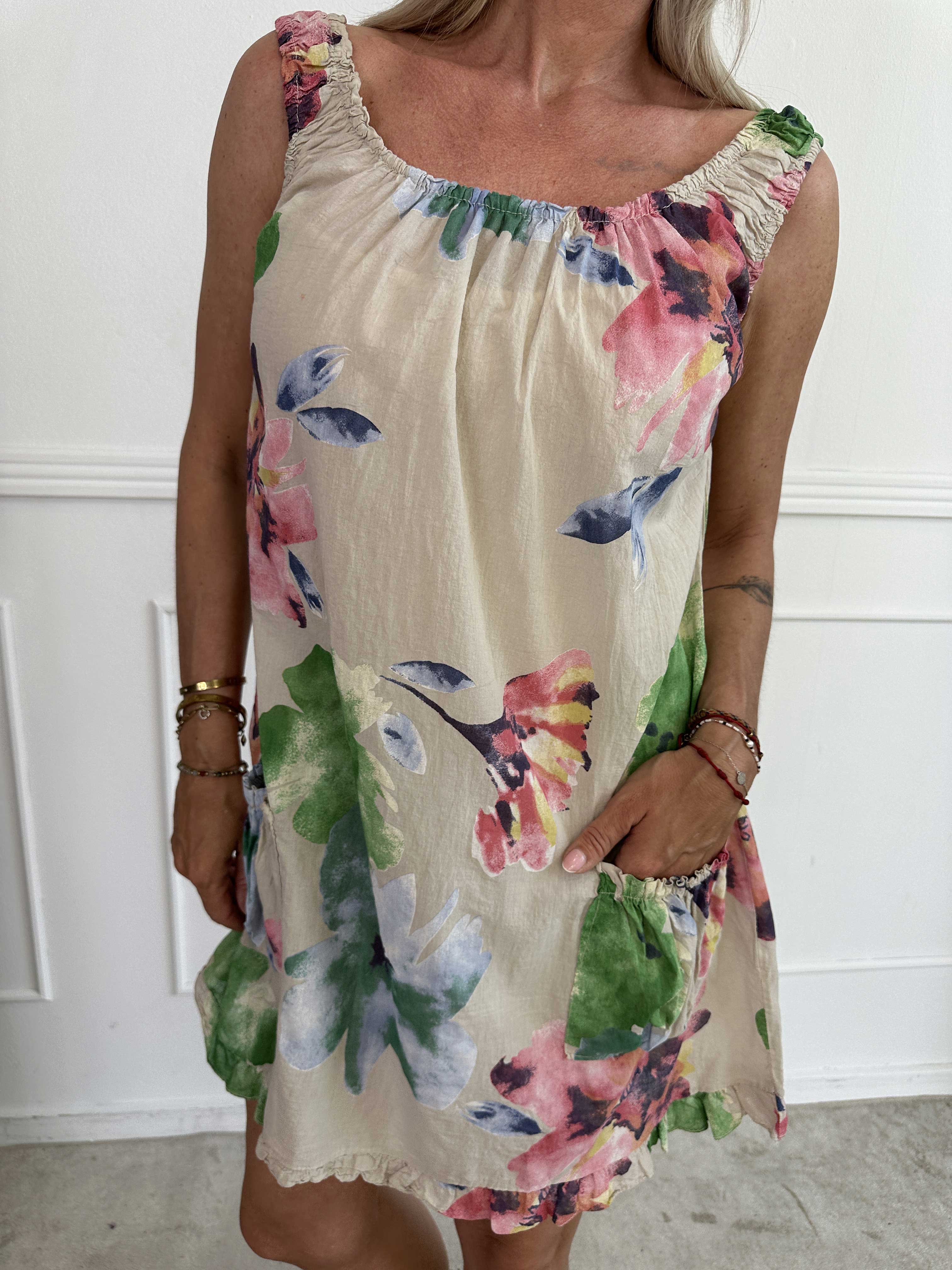 Achlys - Lätt och luftig tunikaklänning med blommigt mönster