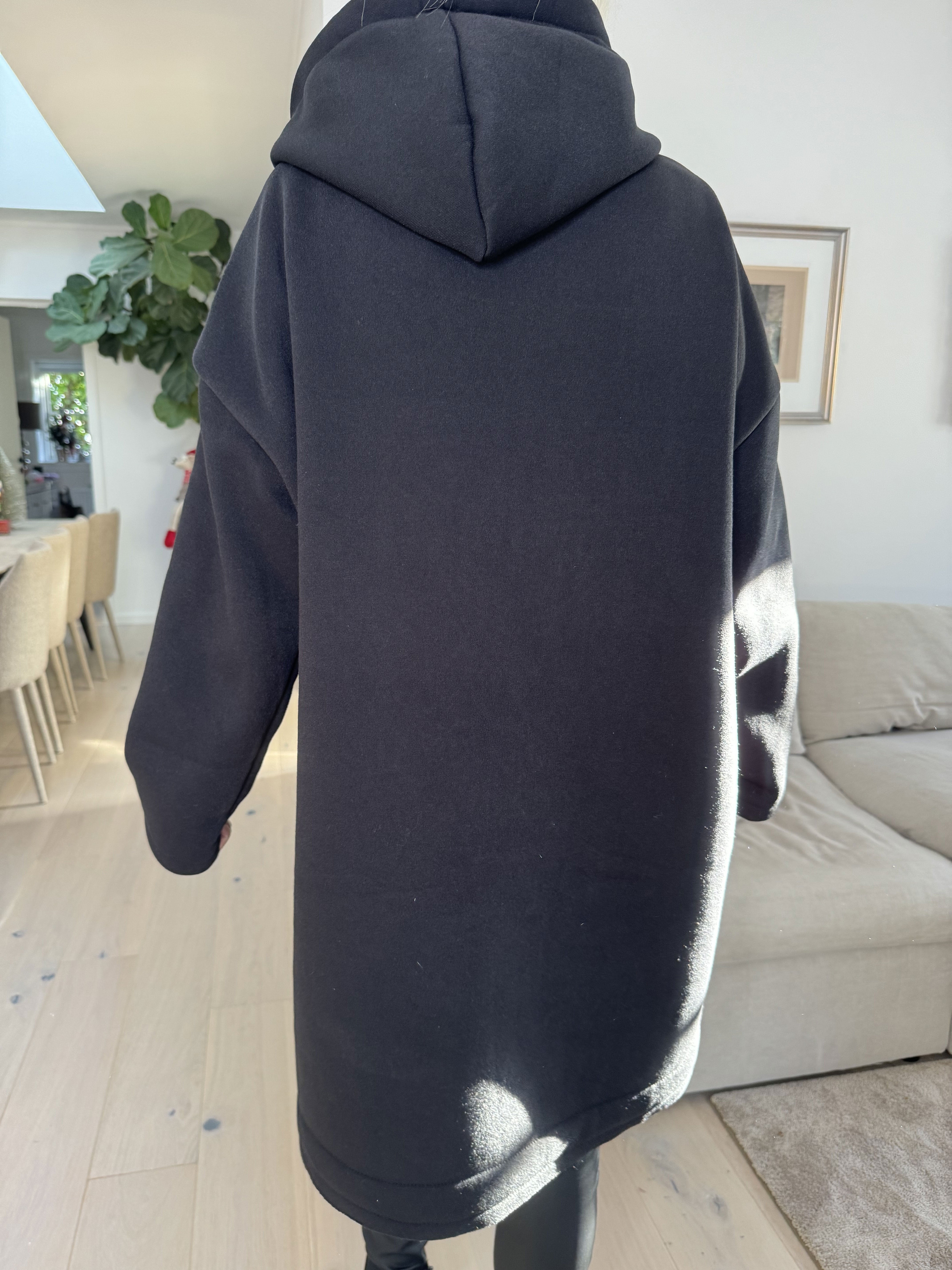 Adea - Mjuk hoodie med dragkedja och fuskpälskant