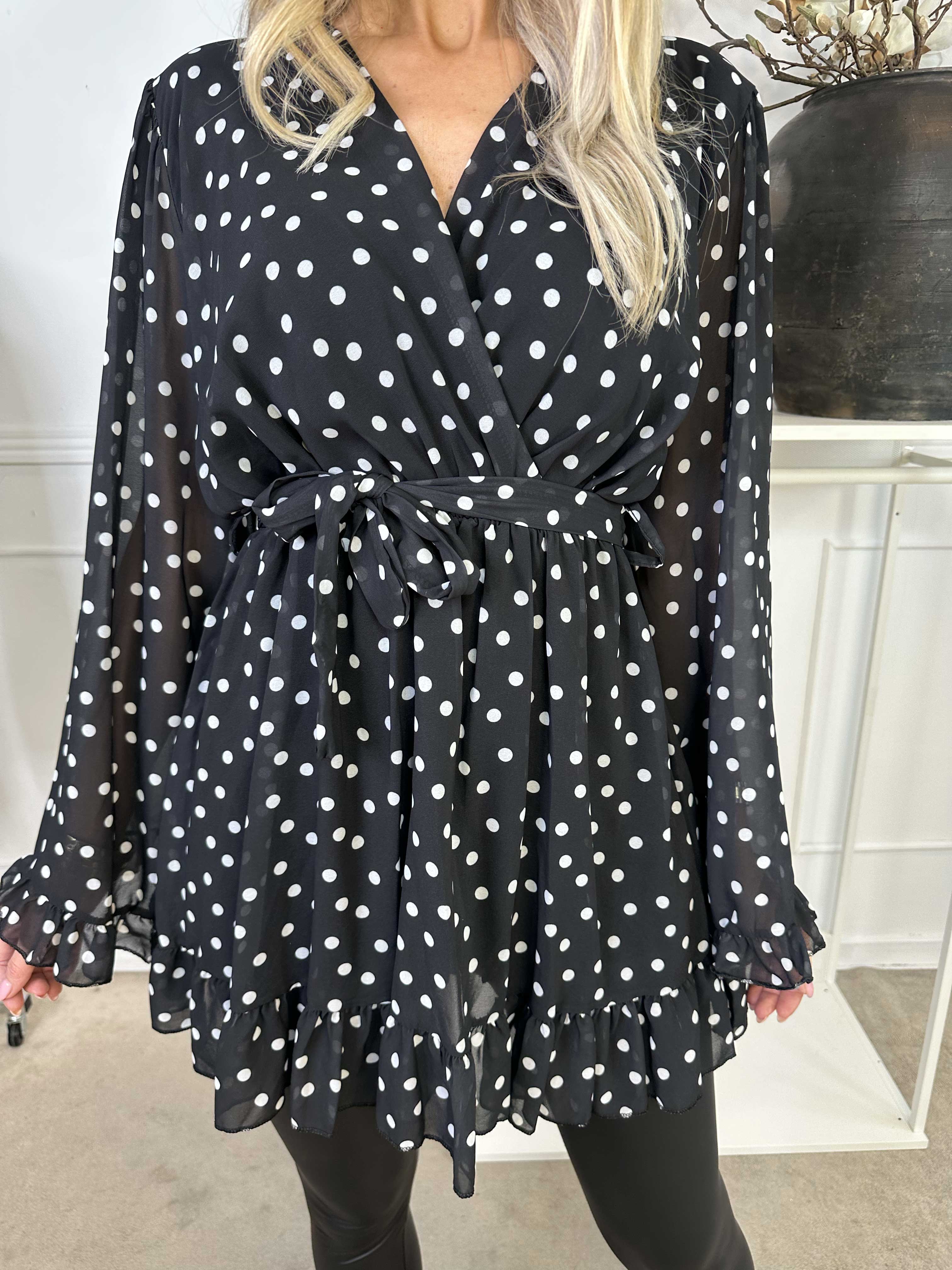 Adelina - Lång tunika i chiffong med volanger