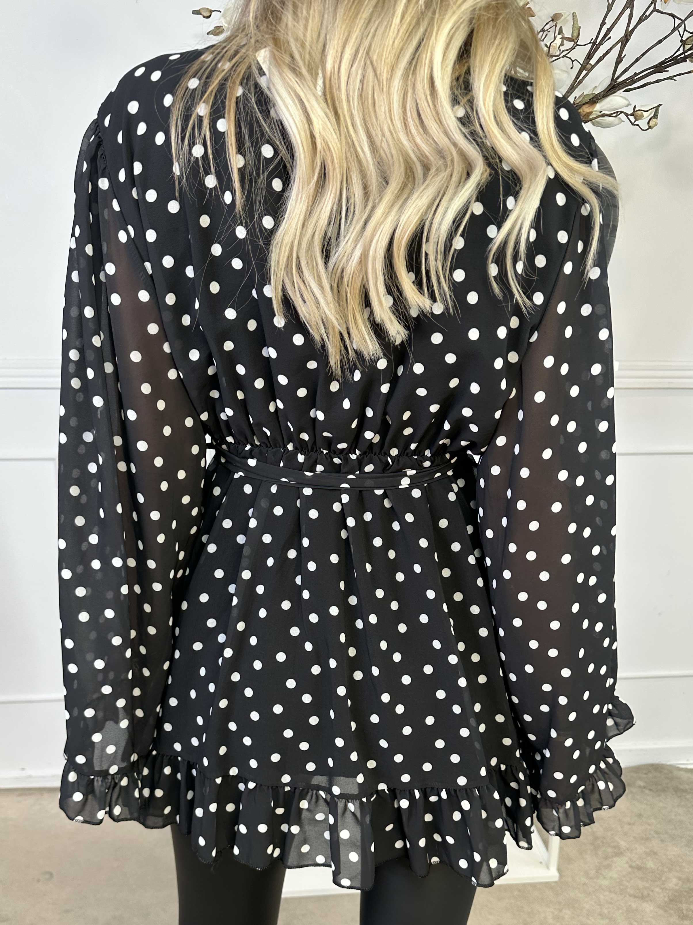 Adelina - Lång tunika i chiffong med volanger