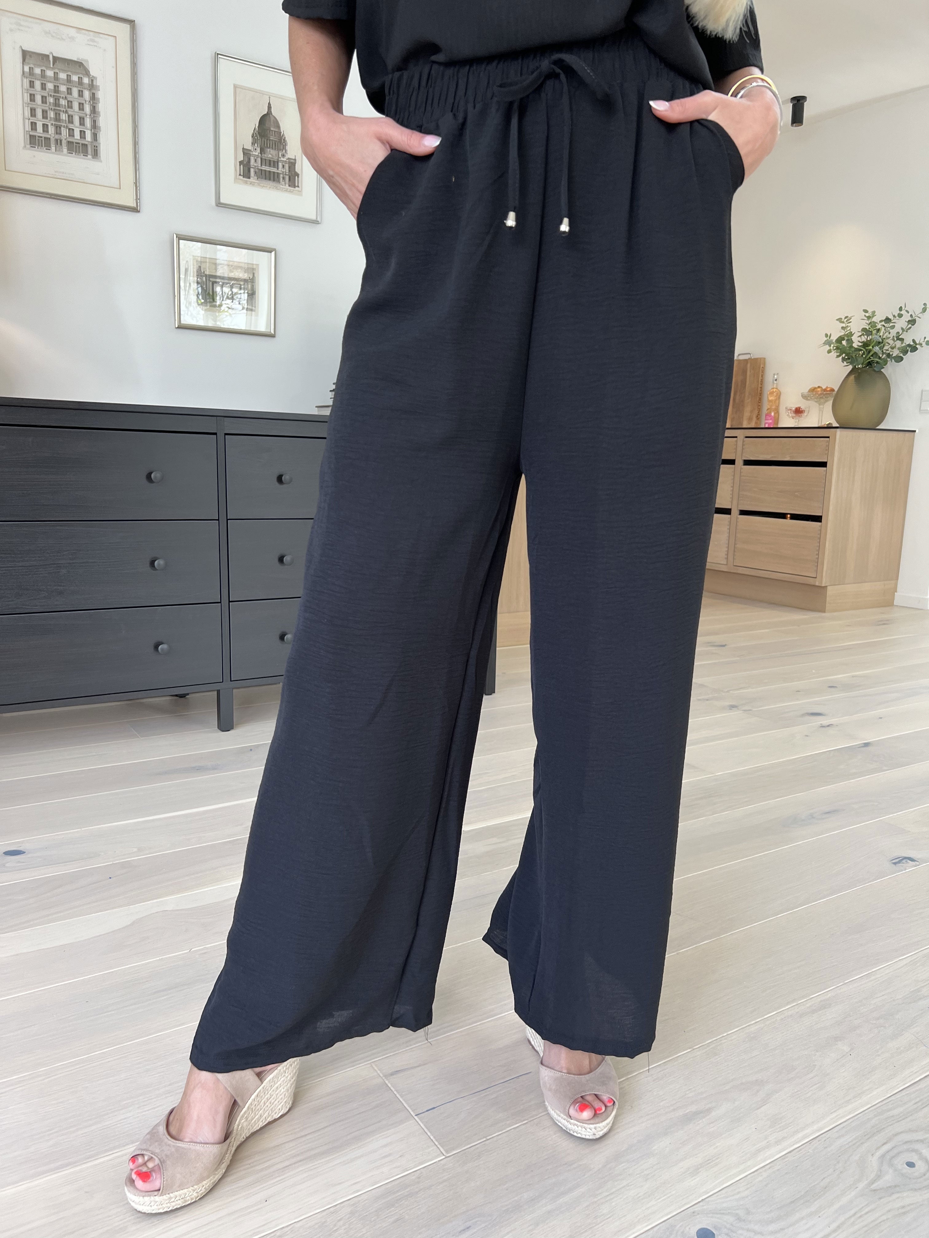 Adrienna - Lösa byxor med resår i midjan