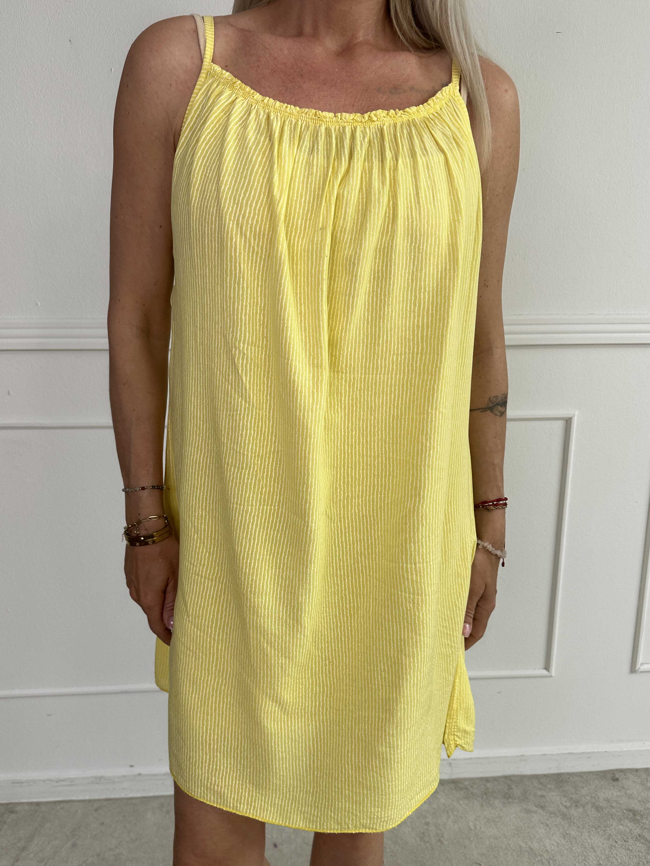 Afina - Axelremsklänning i viskos med tunna axelband