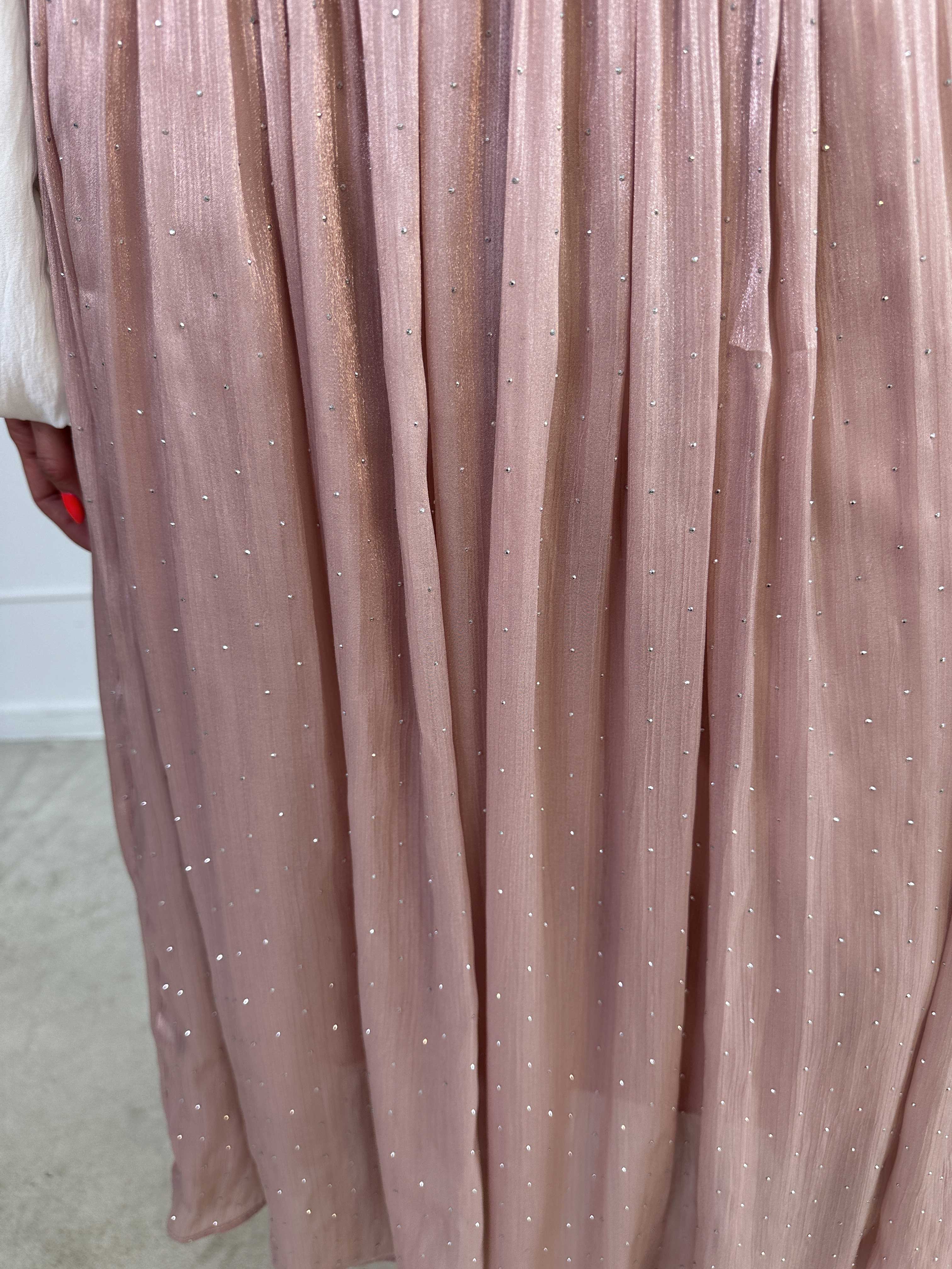 Afrodite - Feminin kjol i glansigt tyg med strass