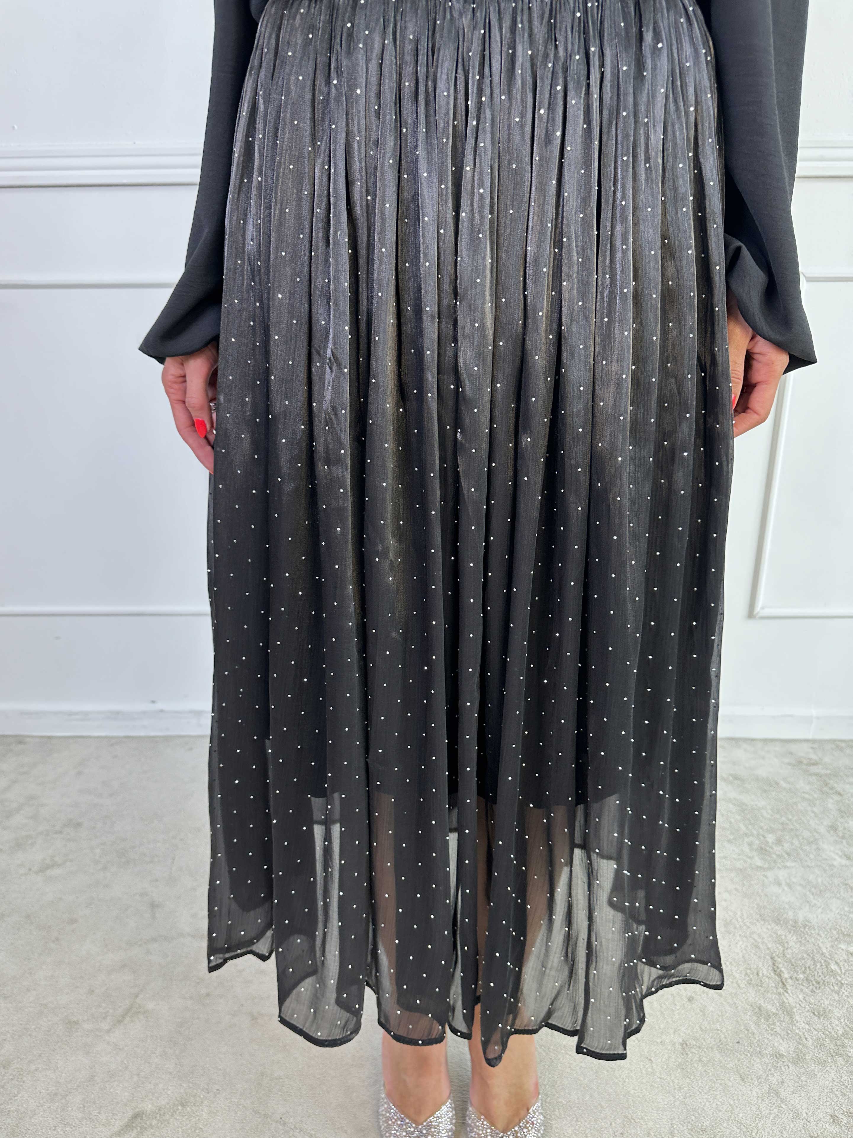 Afrodite - Feminin kjol i glansigt tyg med strass