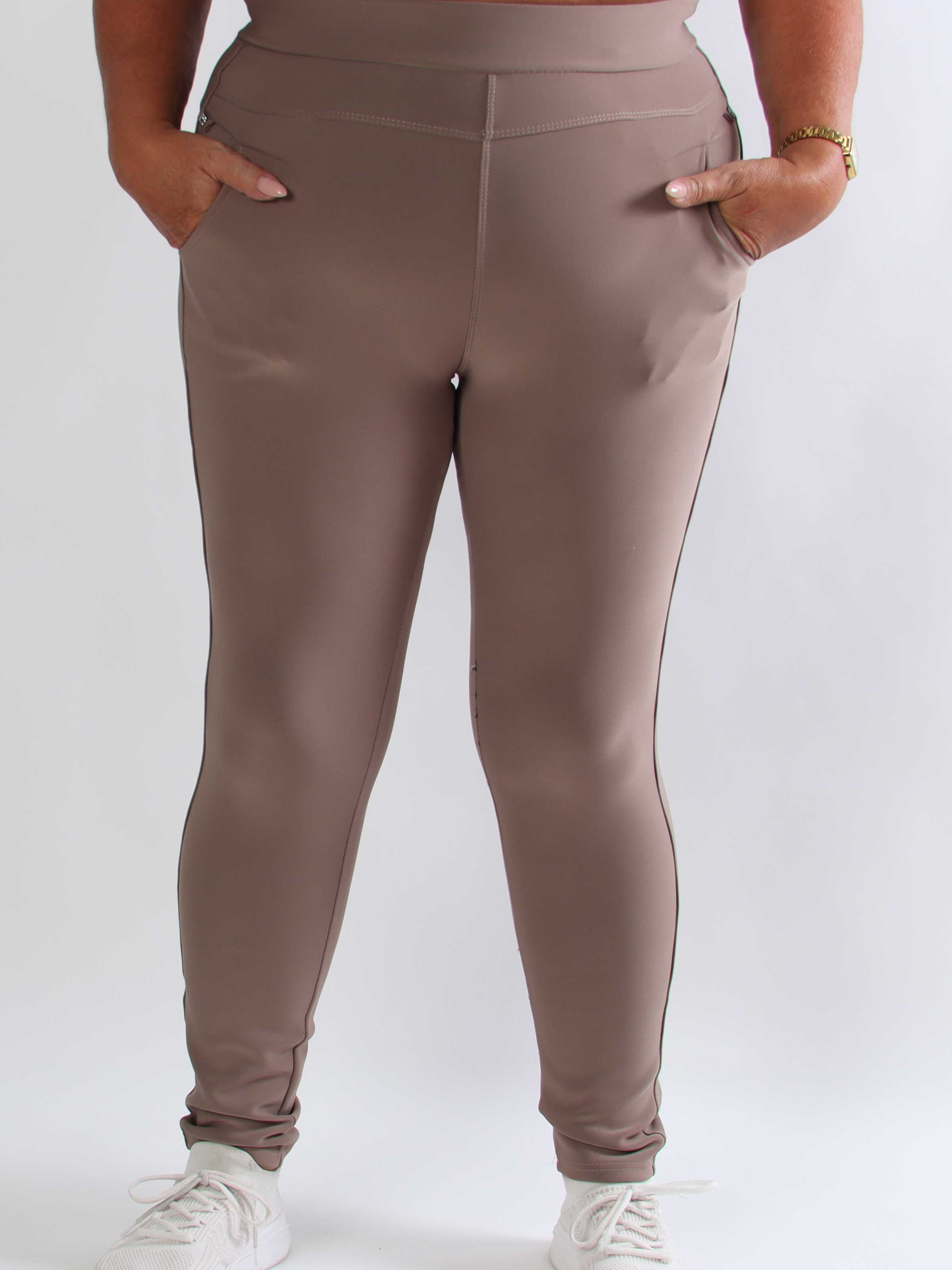 Agacia - Bløde og elastiske leggings med elegante similisten-spænder i siden