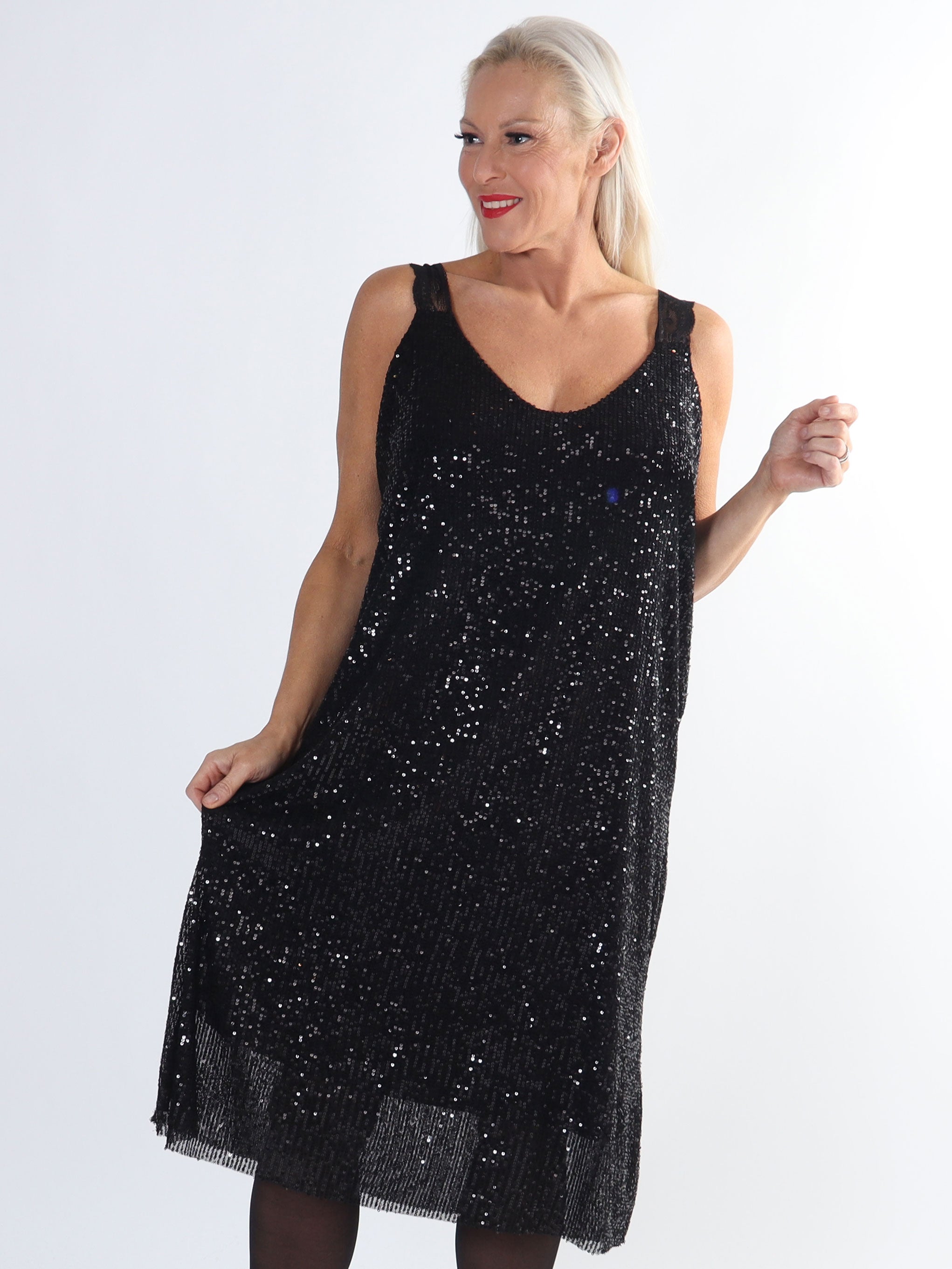 Agathe - Fin paljettklänning i stora storlekar med spetsband