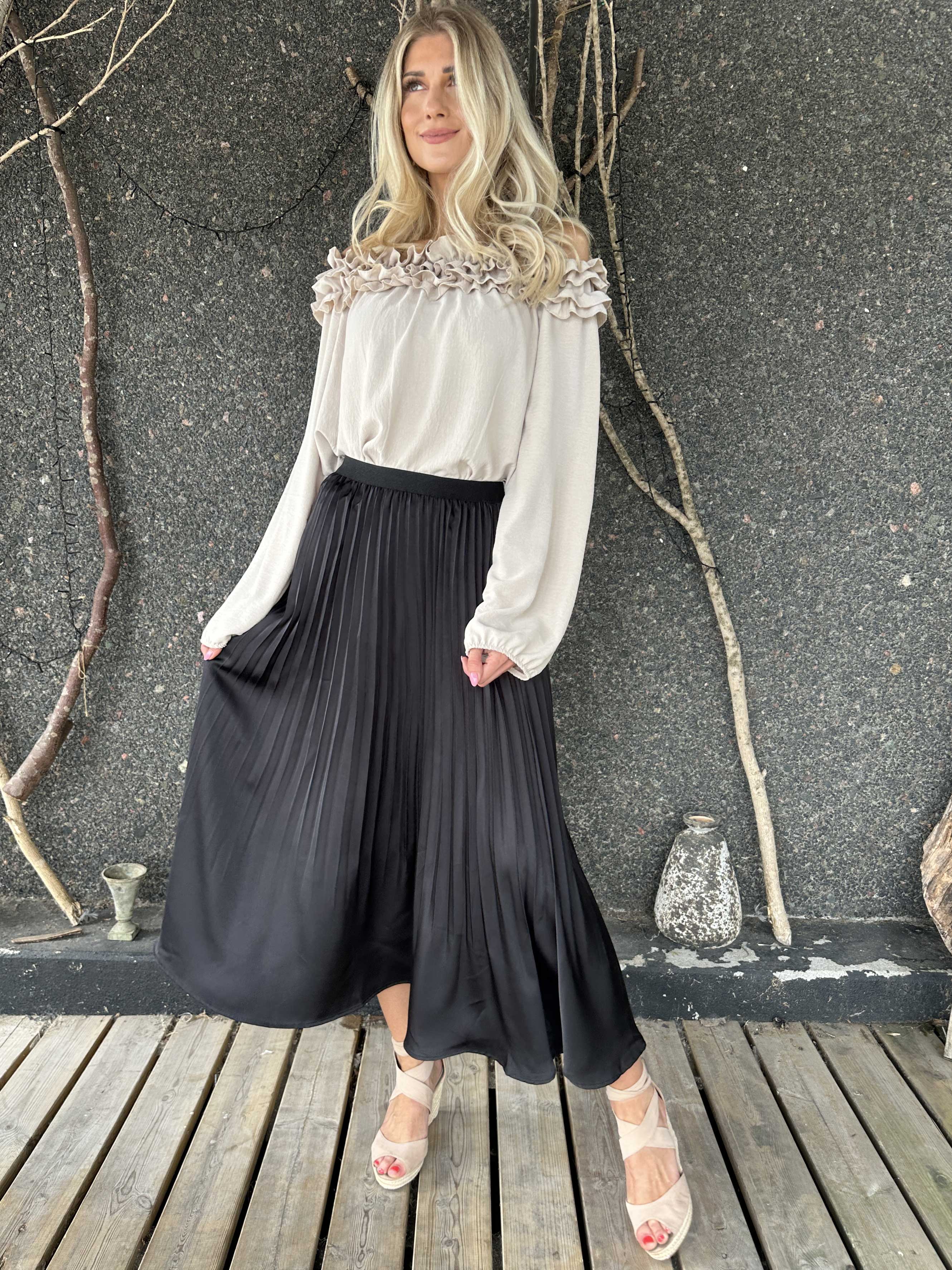 Aglaia - Söt plisserad kjol i shiny material