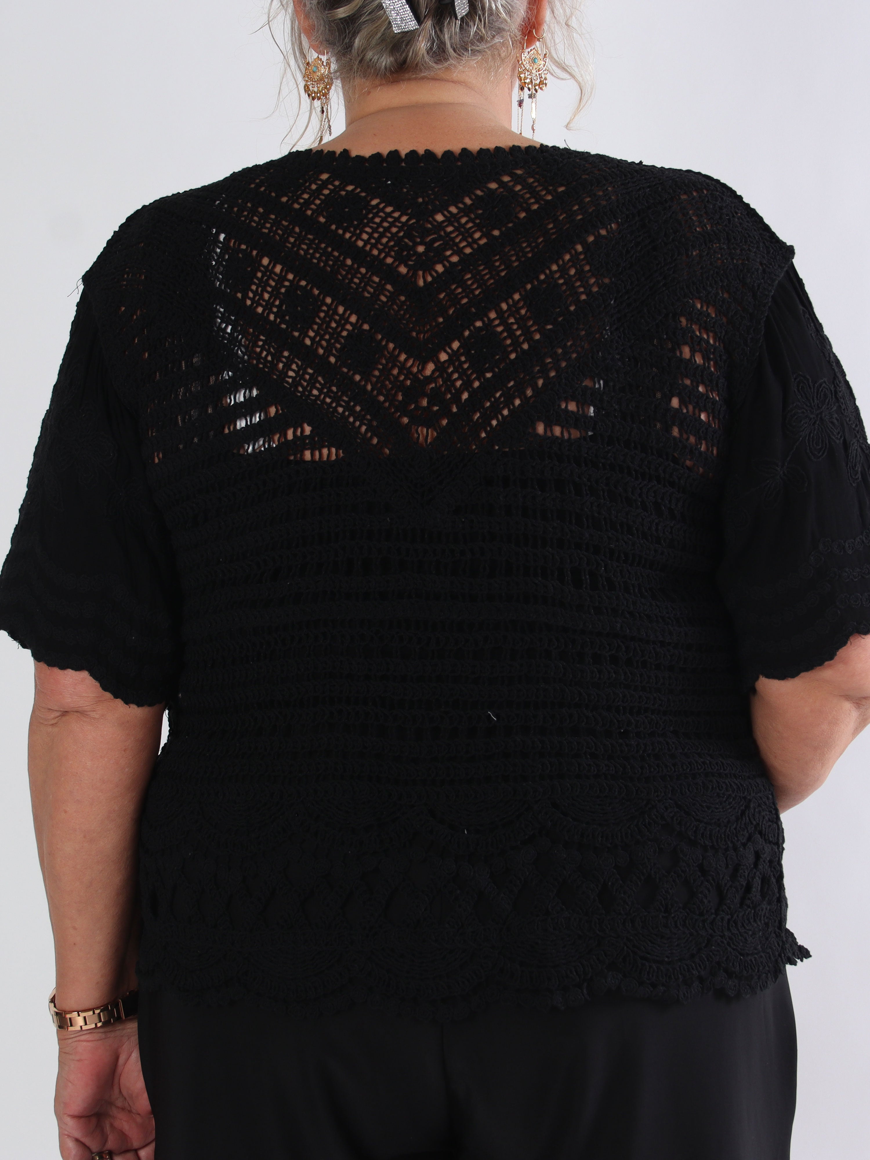 Agnes - Kort virkad plus size-kofta i bomull